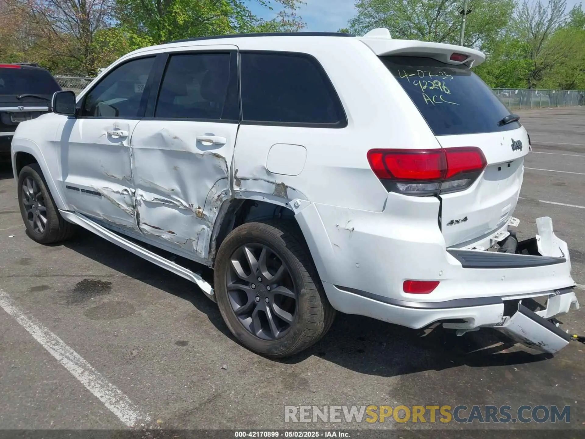 3 Photograph of a damaged car 1C4RJFCG6MC592296 JEEP GRAND CHEROKEE 2021