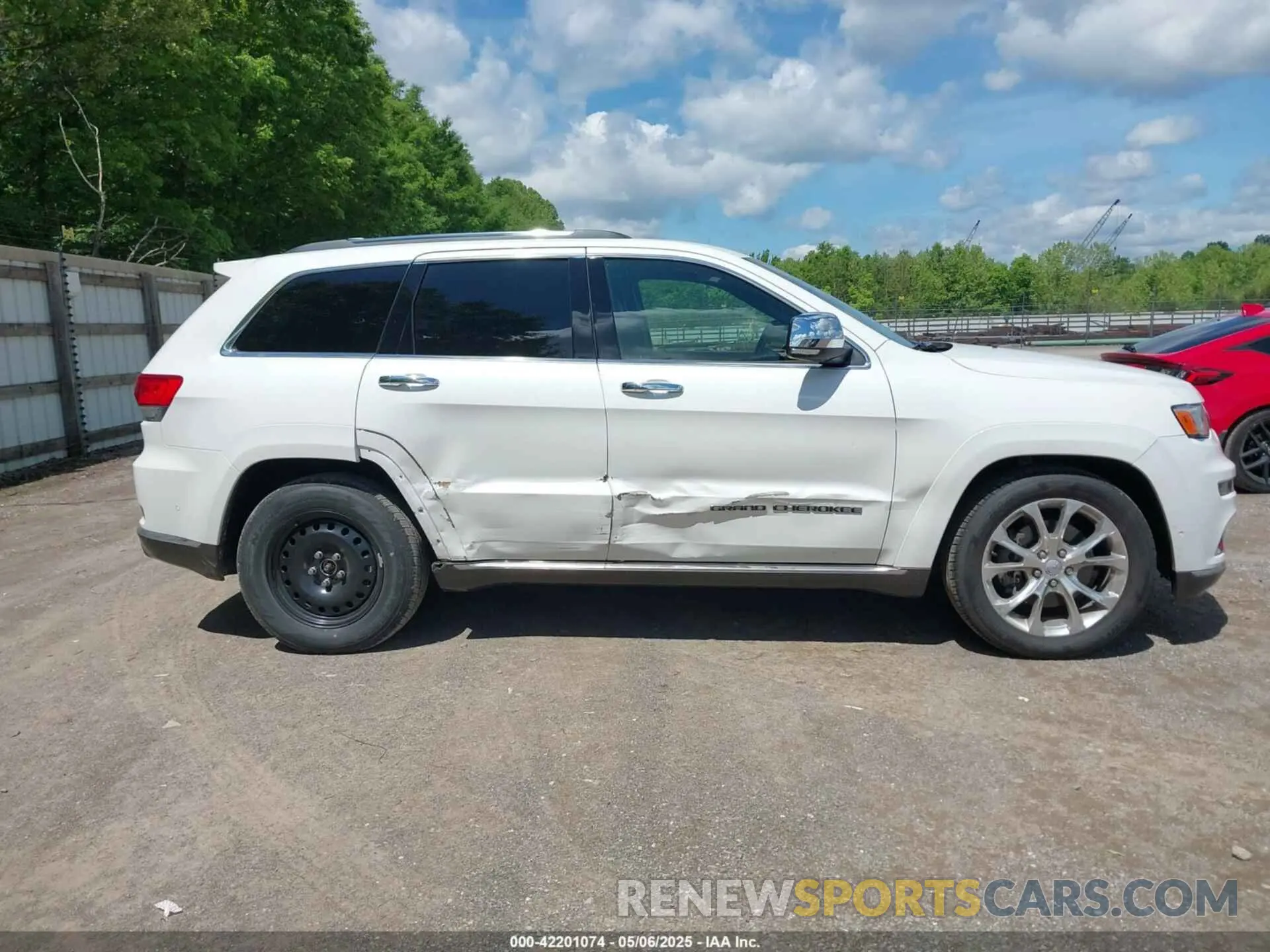 13 Photograph of a damaged car 1C4RJFJG1MC538391 JEEP GRAND CHEROKEE 2021