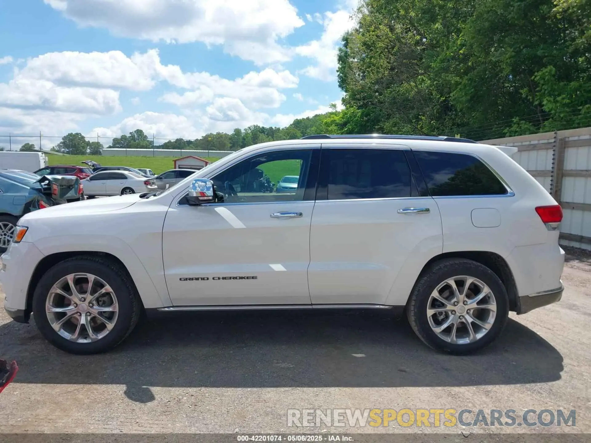 14 Photograph of a damaged car 1C4RJFJG1MC538391 JEEP GRAND CHEROKEE 2021