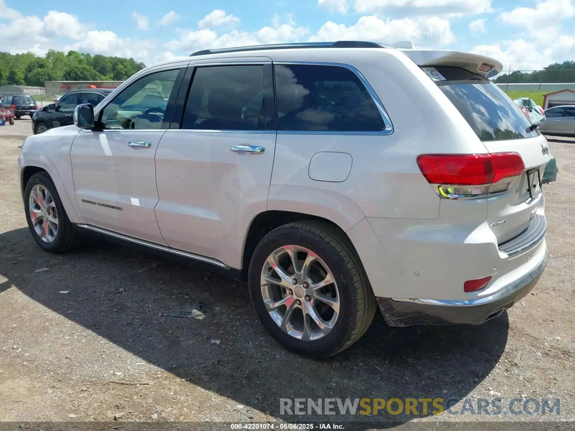 3 Photograph of a damaged car 1C4RJFJG1MC538391 JEEP GRAND CHEROKEE 2021