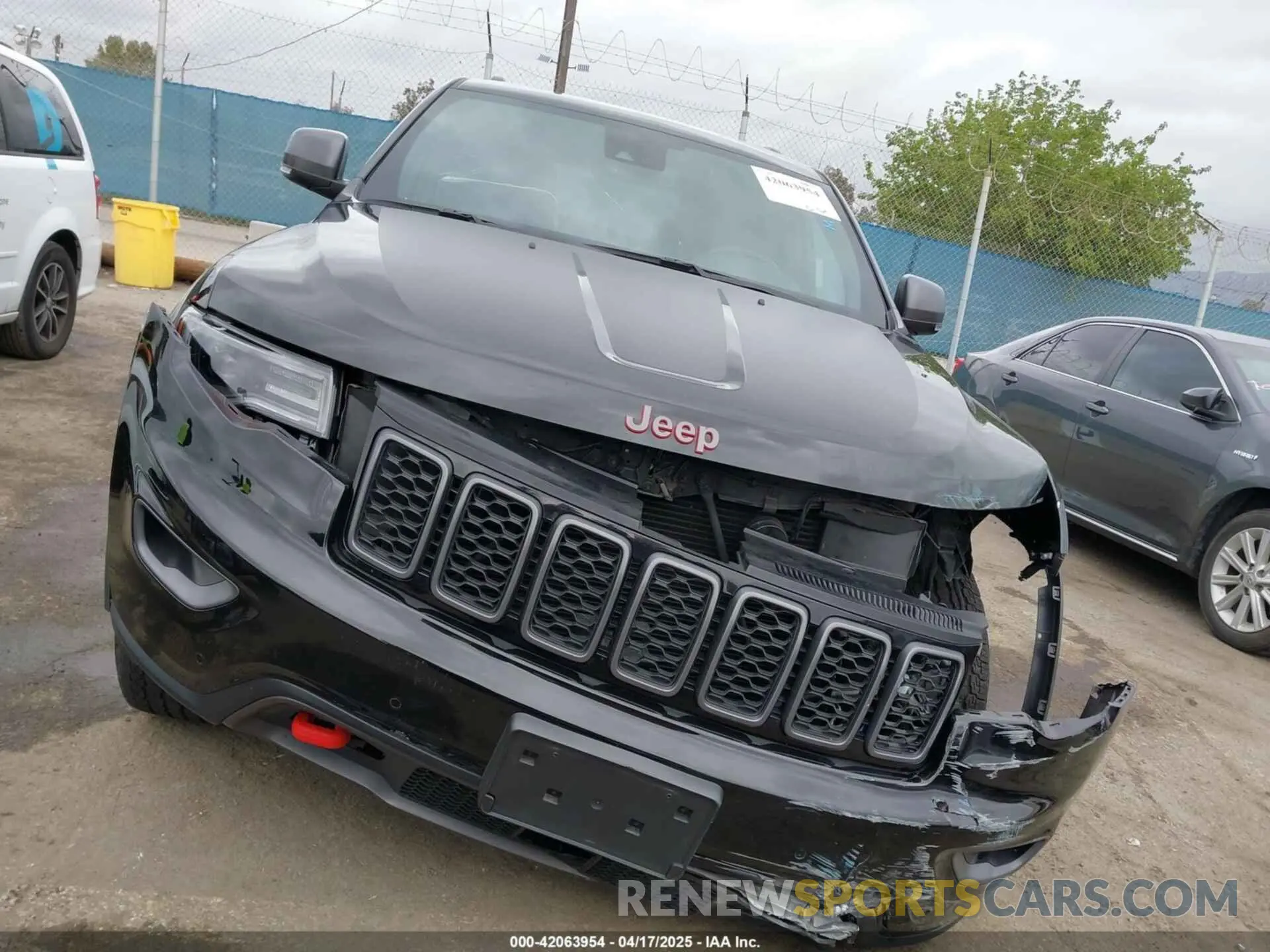 12 Photograph of a damaged car 1C4RJFLT4MC771773 JEEP GRAND CHEROKEE 2021
