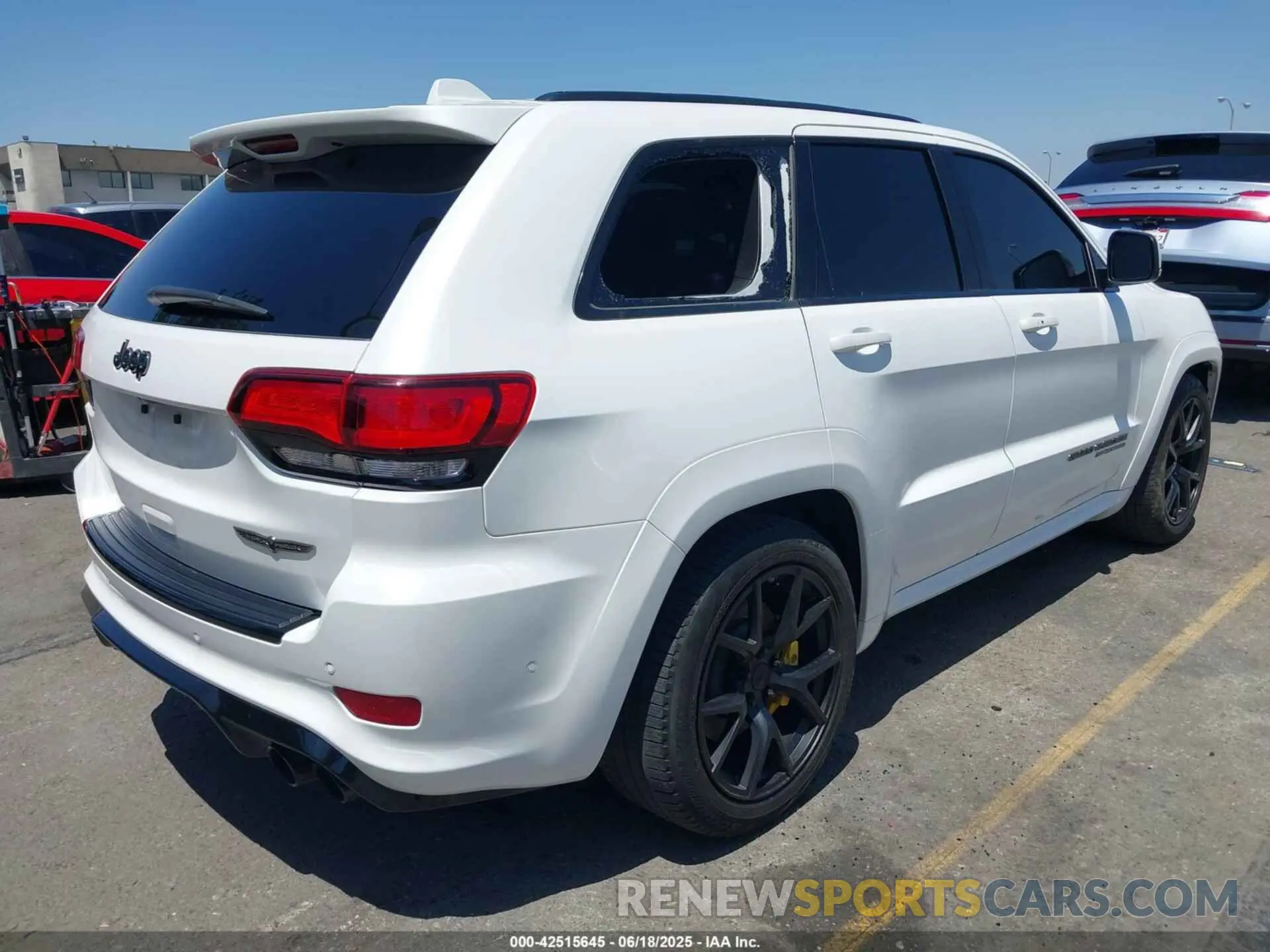 4 Photograph of a damaged car 1C4RJFN91MC884002 JEEP GRAND CHEROKEE 2021