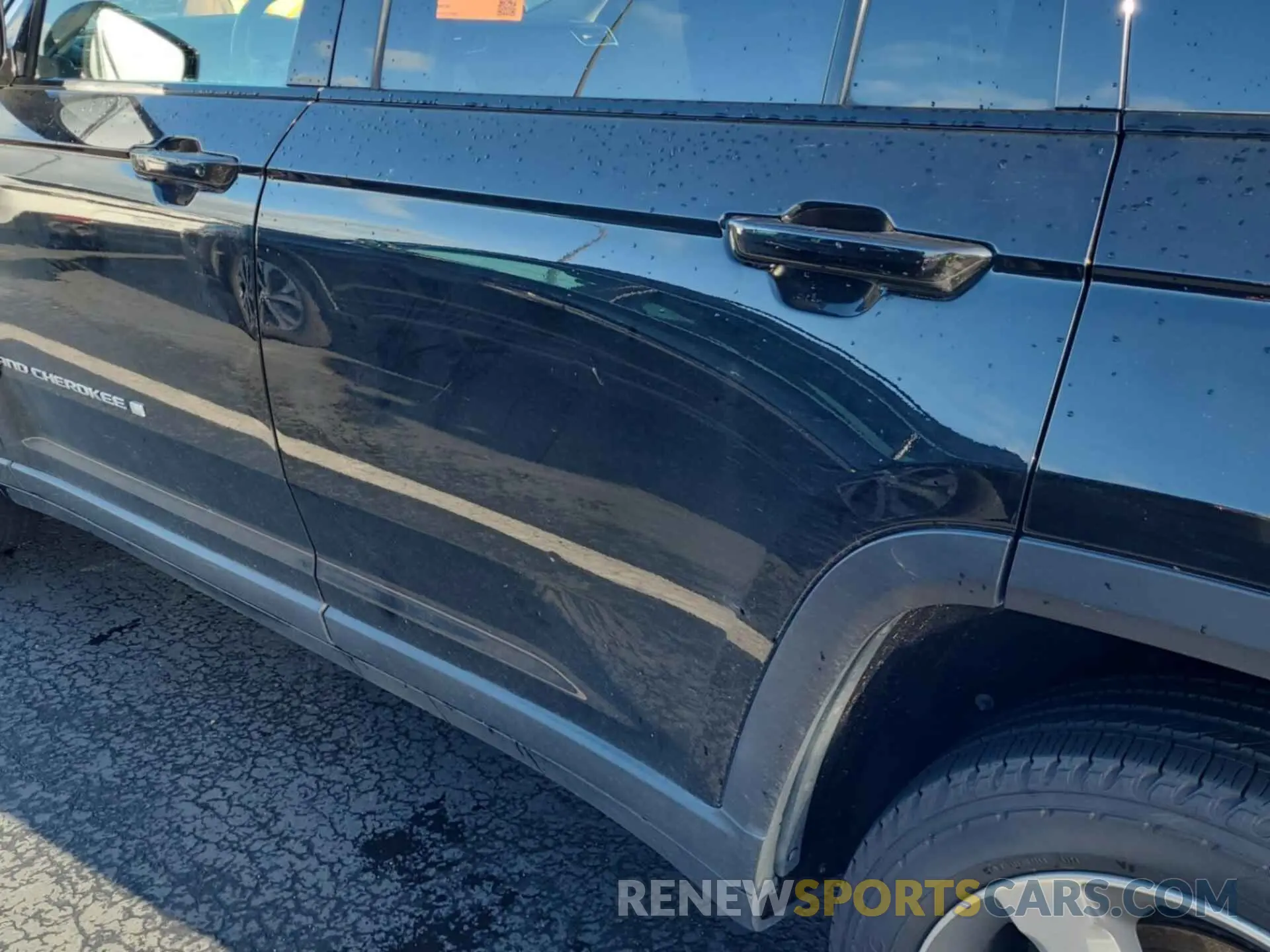 21 Photograph of a damaged car 1C4RJKBG3M8141324 JEEP GRAND CHEROKEE 2021