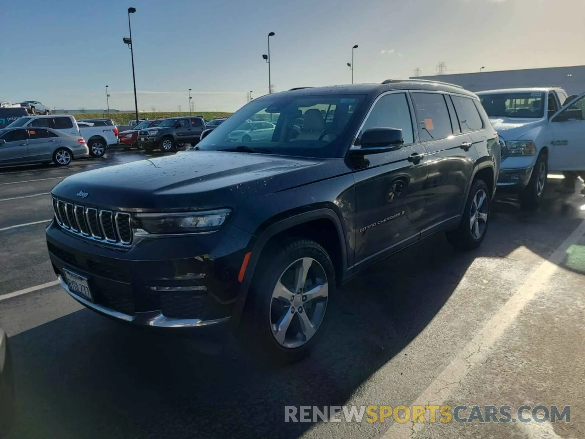 24 Photograph of a damaged car 1C4RJKBG3M8141324 JEEP GRAND CHEROKEE 2021
