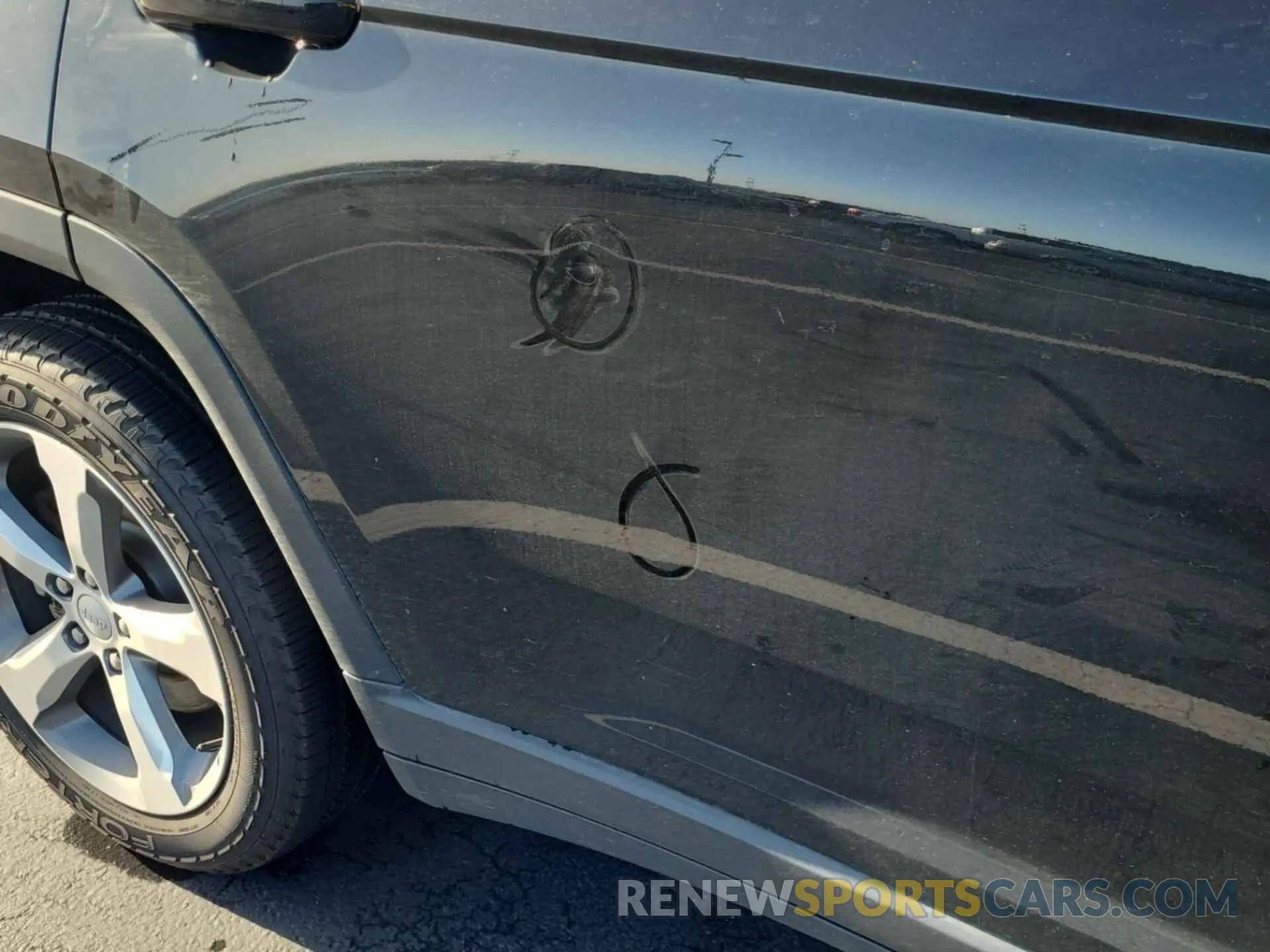 32 Photograph of a damaged car 1C4RJKBG3M8141324 JEEP GRAND CHEROKEE 2021