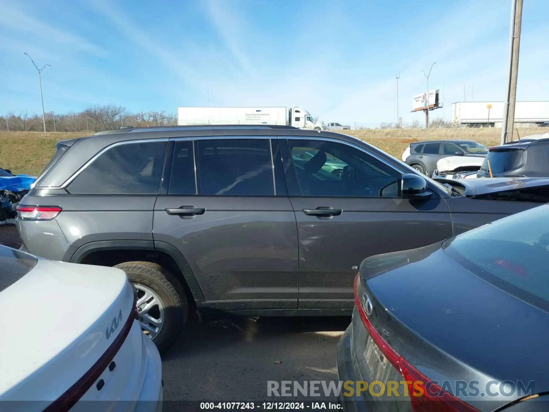 13 Photograph of a damaged car 1C4RJGAGXN8589401 JEEP GRAND CHEROKEE 2022
