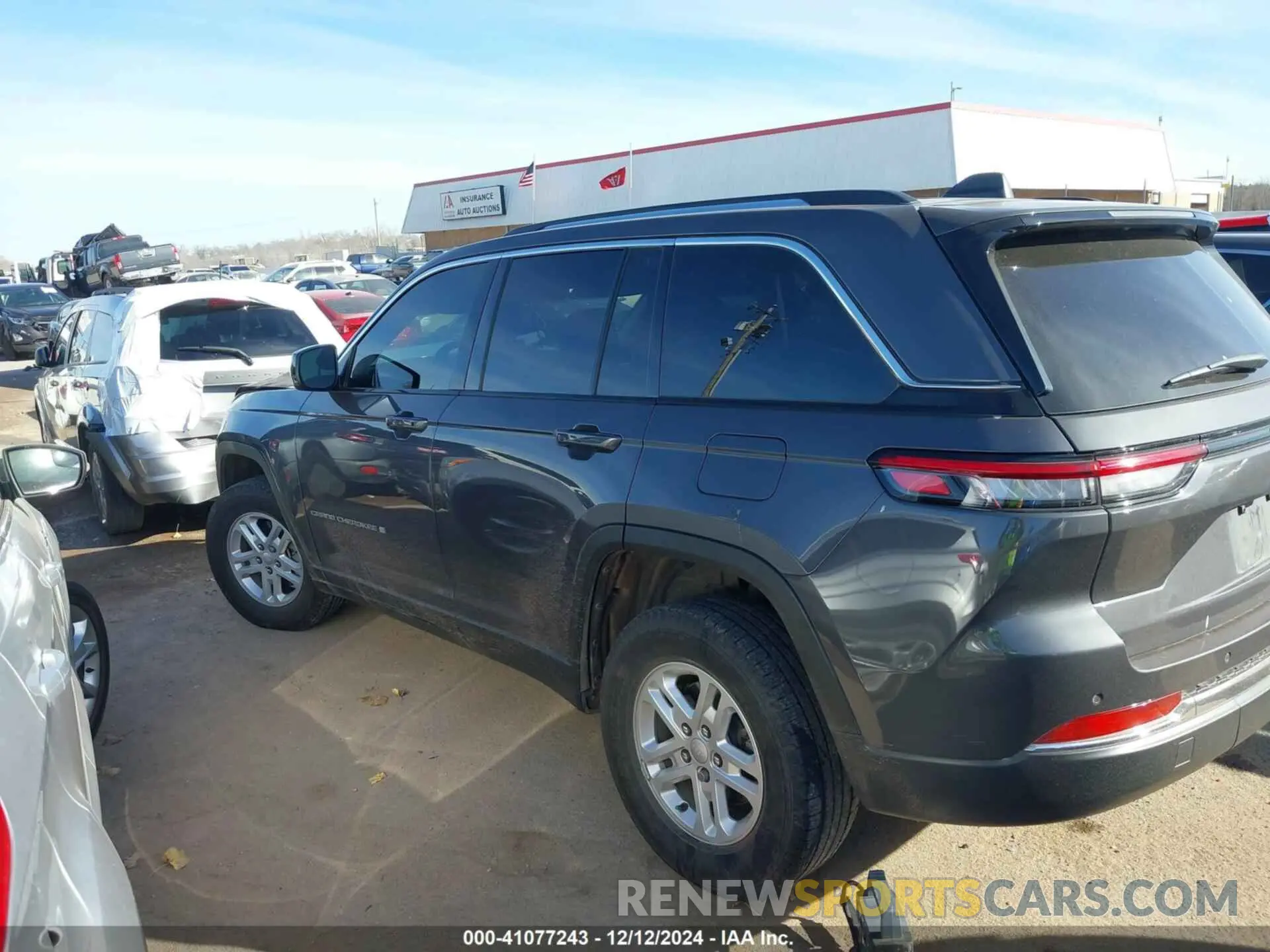 14 Photograph of a damaged car 1C4RJGAGXN8589401 JEEP GRAND CHEROKEE 2022