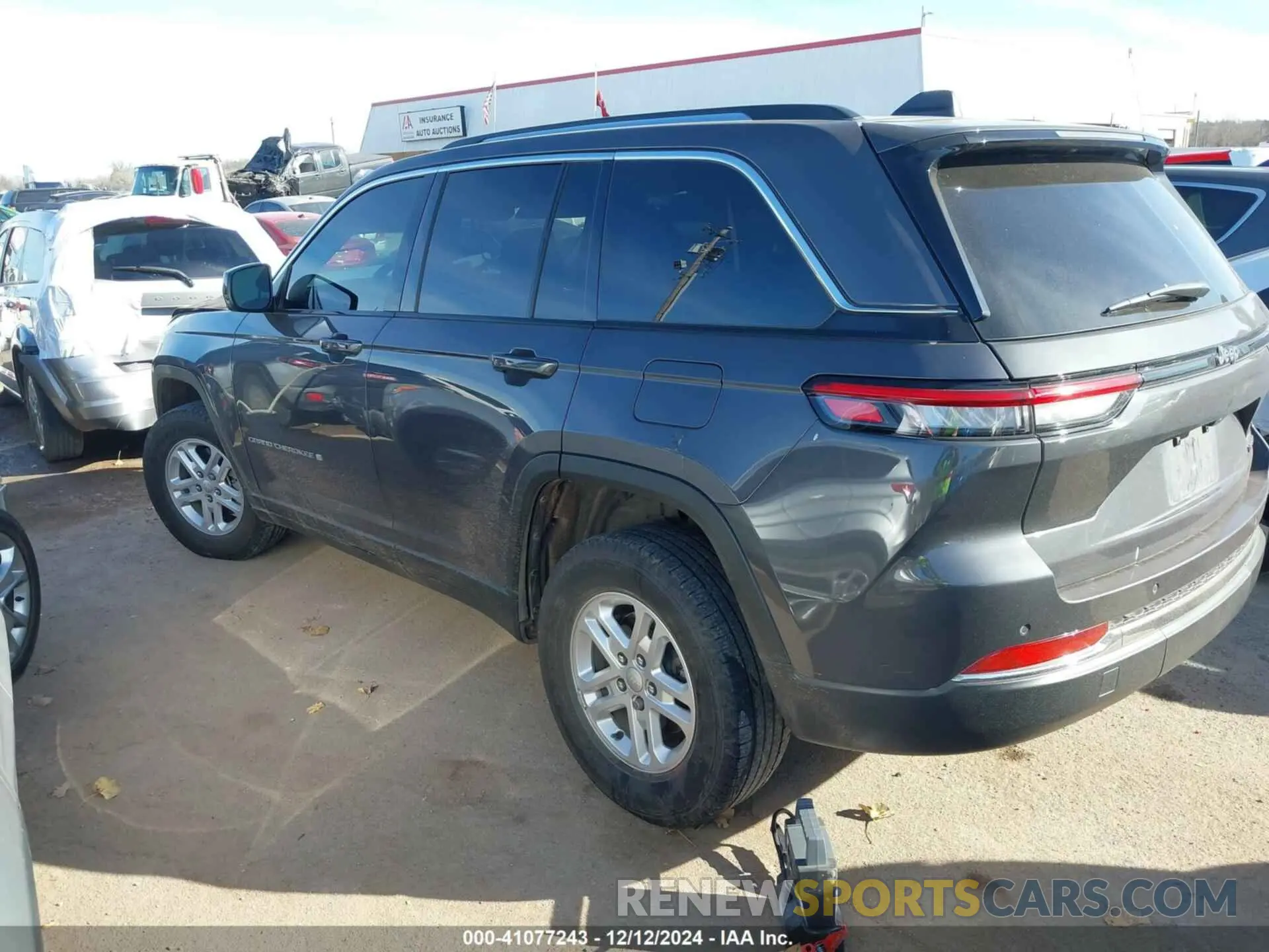 3 Photograph of a damaged car 1C4RJGAGXN8589401 JEEP GRAND CHEROKEE 2022
