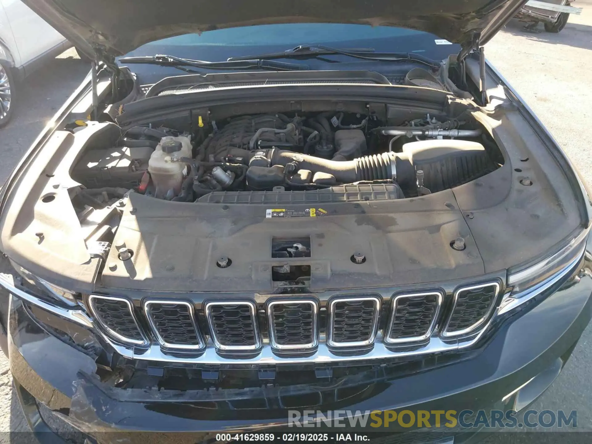 10 Photograph of a damaged car 1C4RJGBG6N8591855 JEEP GRAND CHEROKEE 2022
