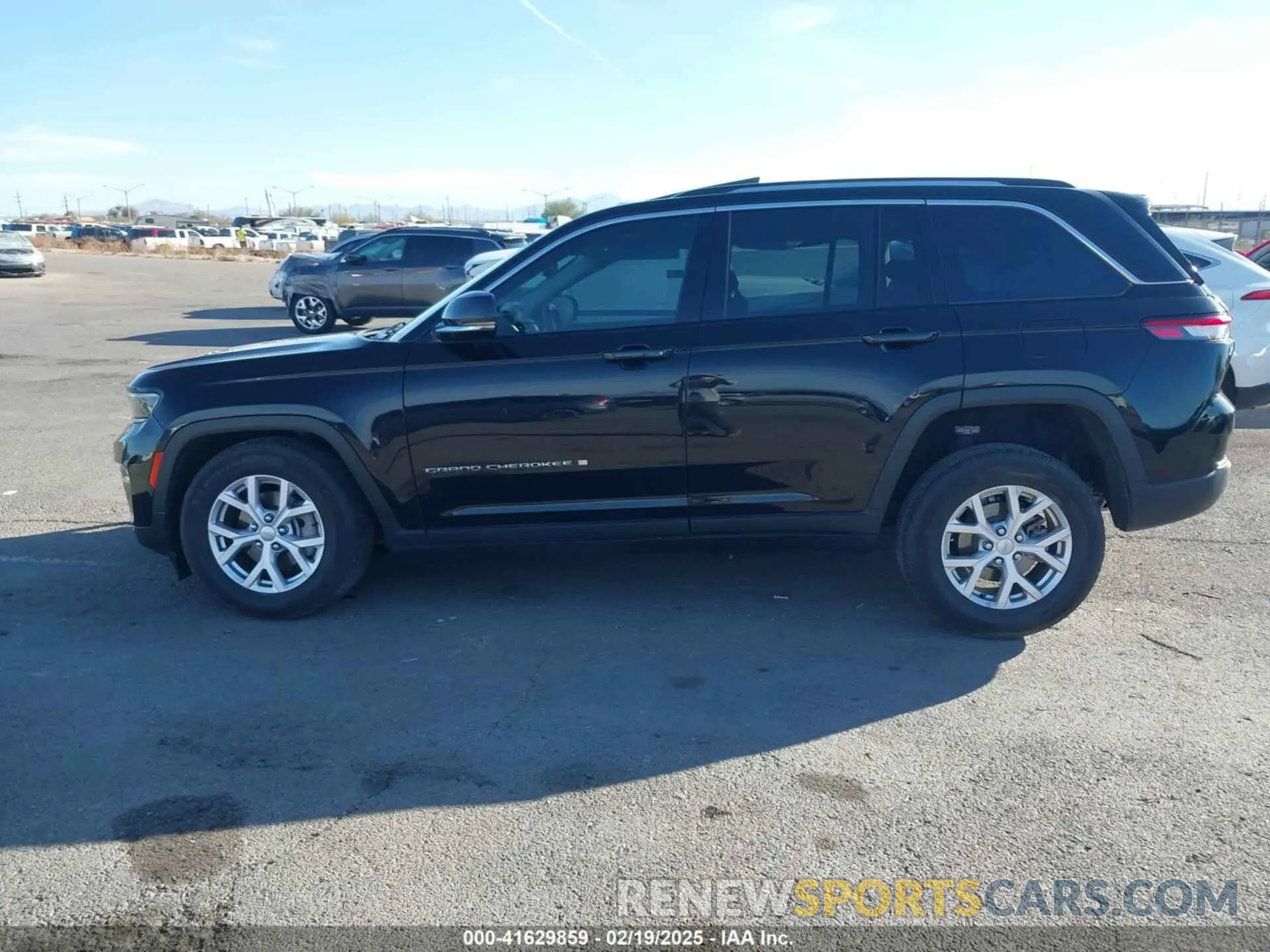 15 Photograph of a damaged car 1C4RJGBG6N8591855 JEEP GRAND CHEROKEE 2022