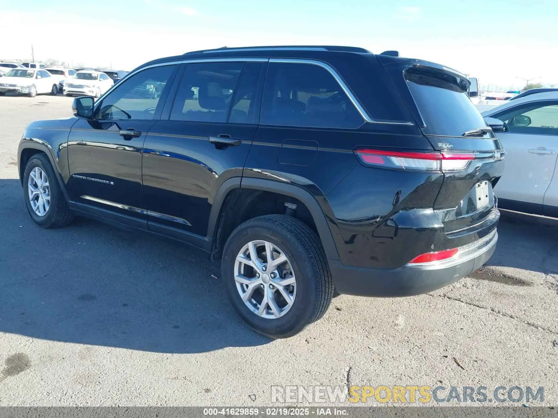 3 Photograph of a damaged car 1C4RJGBG6N8591855 JEEP GRAND CHEROKEE 2022