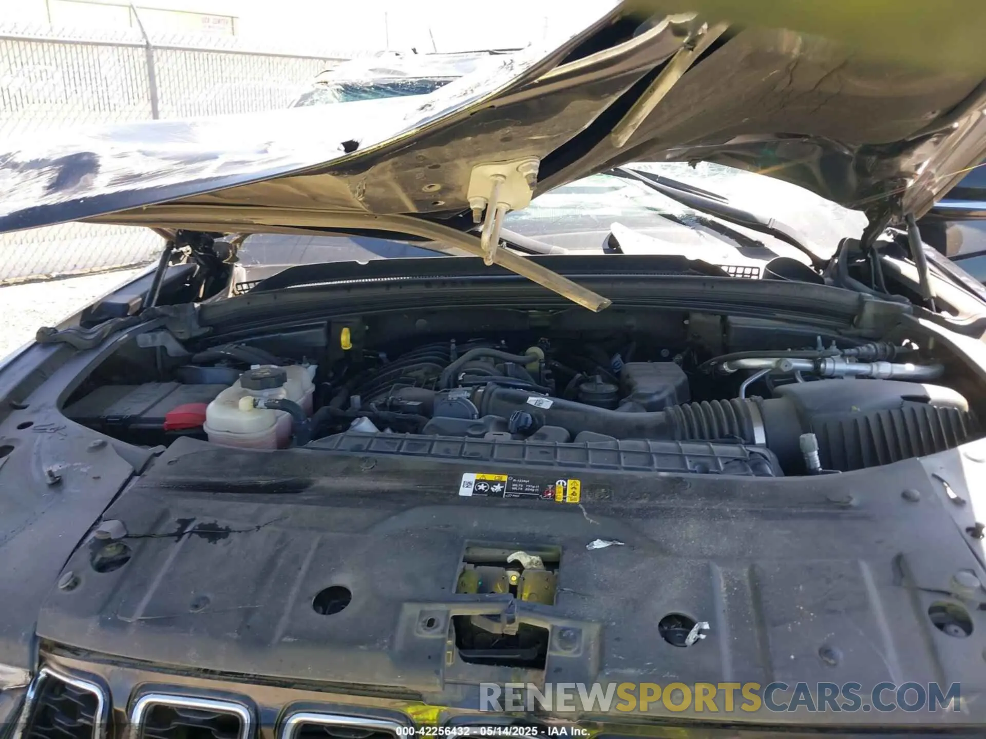 10 Photograph of a damaged car 1C4RJGBG8N8611510 JEEP GRAND CHEROKEE 2022