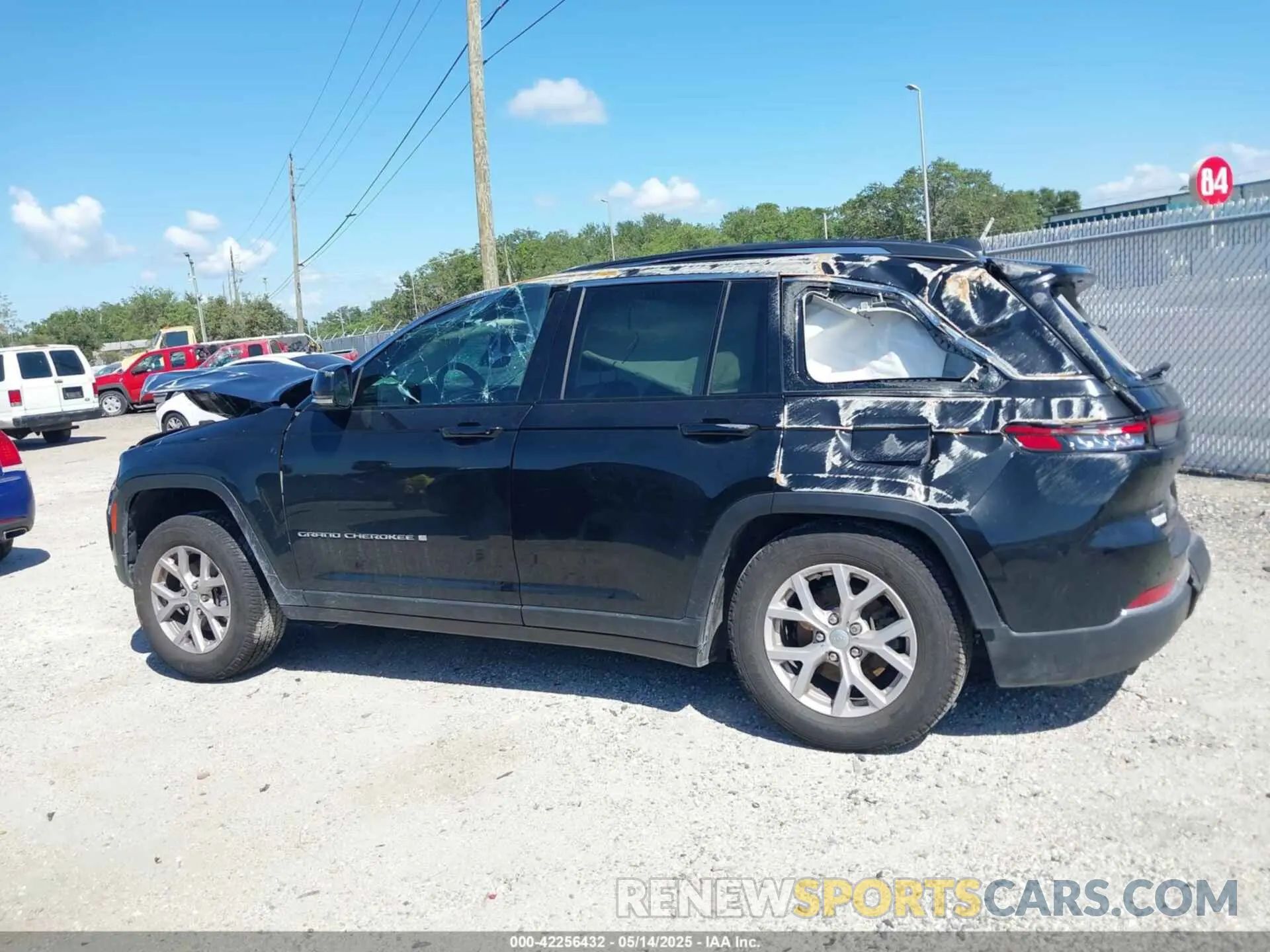 14 Photograph of a damaged car 1C4RJGBG8N8611510 JEEP GRAND CHEROKEE 2022