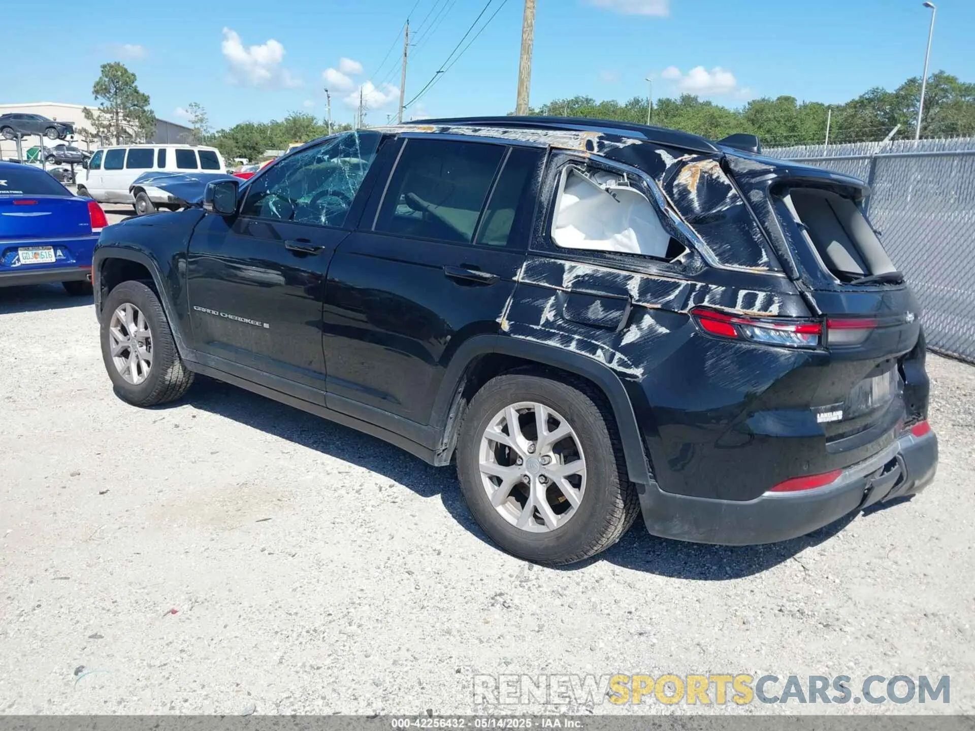 3 Photograph of a damaged car 1C4RJGBG8N8611510 JEEP GRAND CHEROKEE 2022