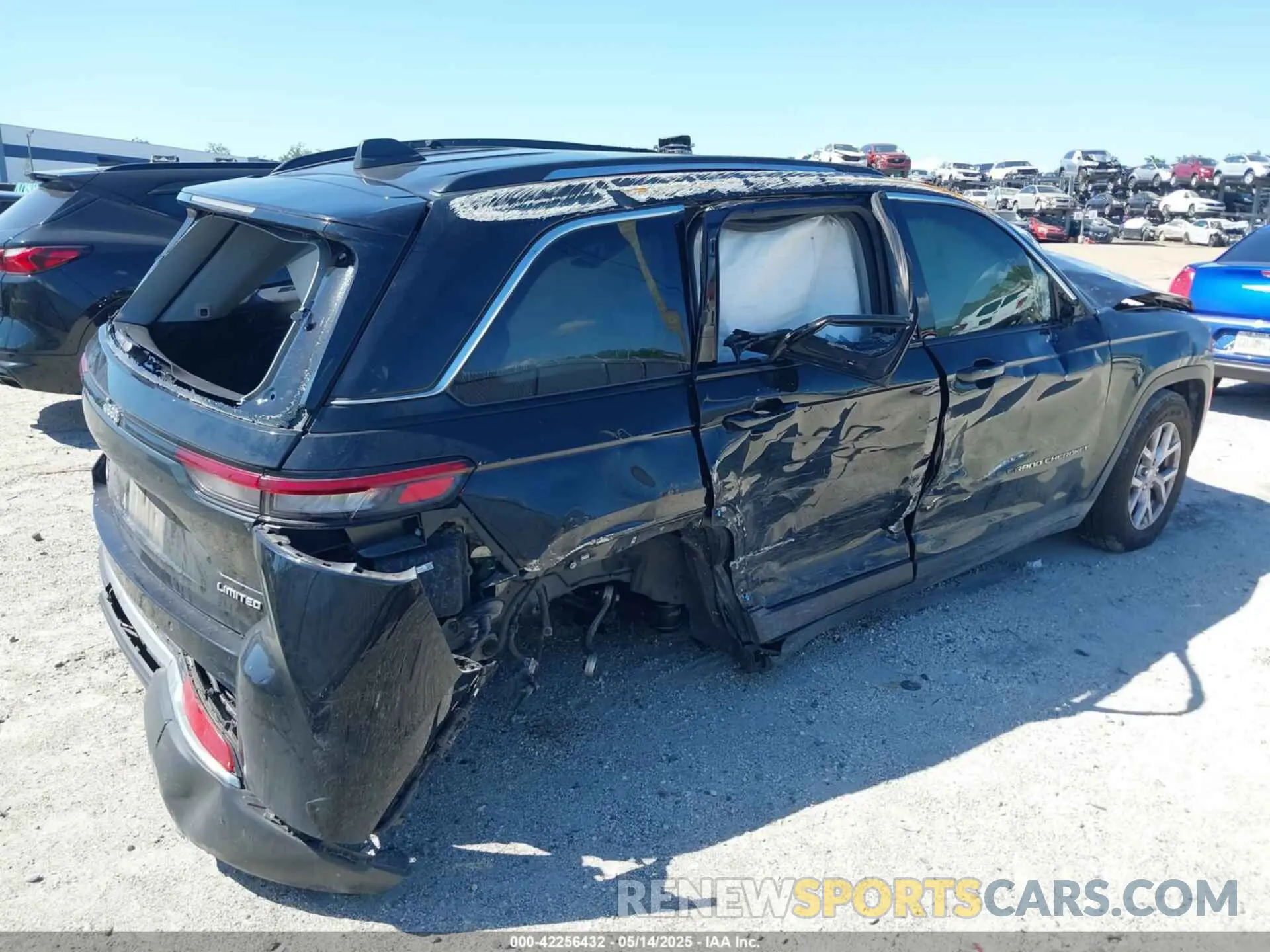4 Photograph of a damaged car 1C4RJGBG8N8611510 JEEP GRAND CHEROKEE 2022