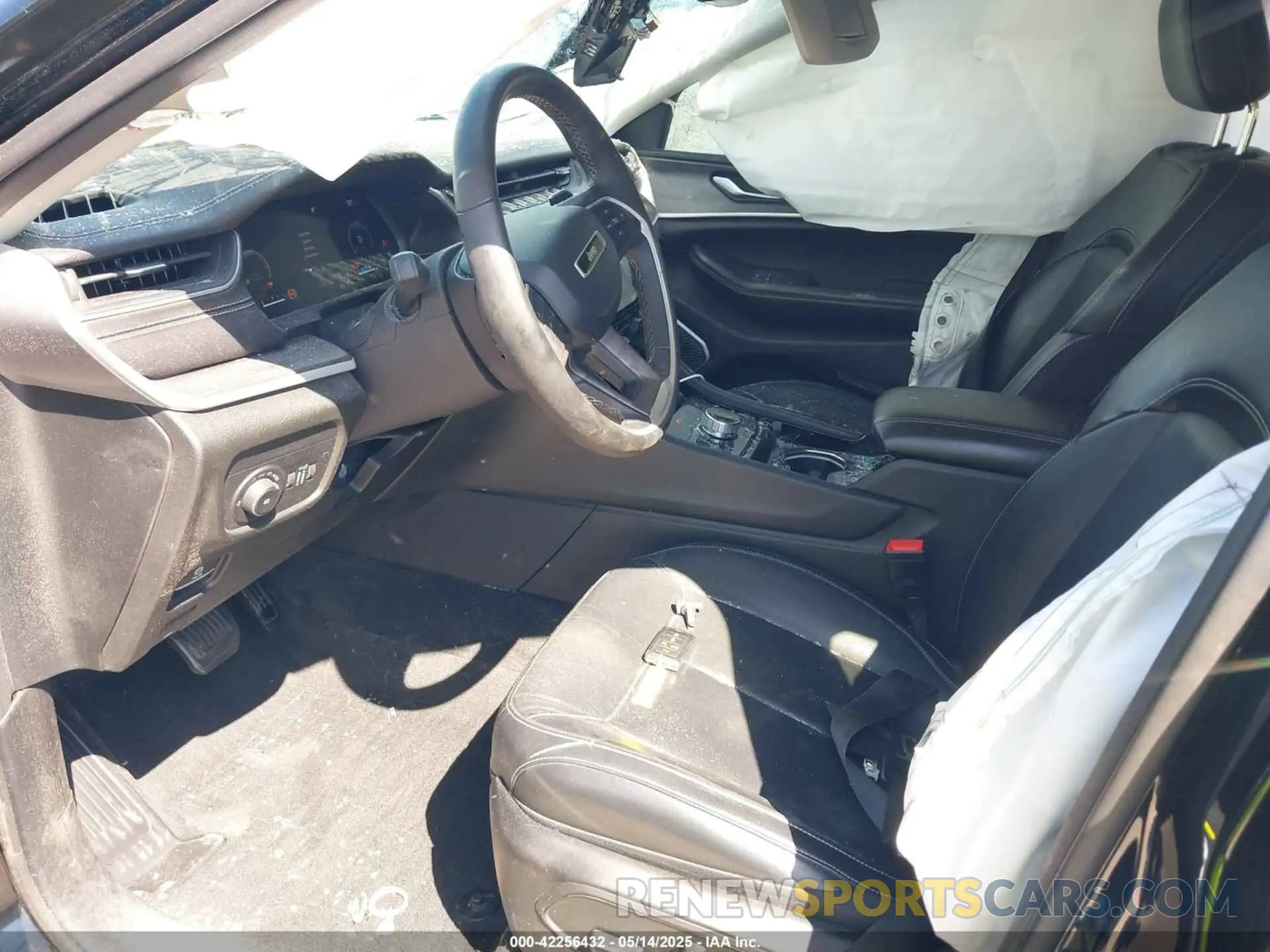5 Photograph of a damaged car 1C4RJGBG8N8611510 JEEP GRAND CHEROKEE 2022