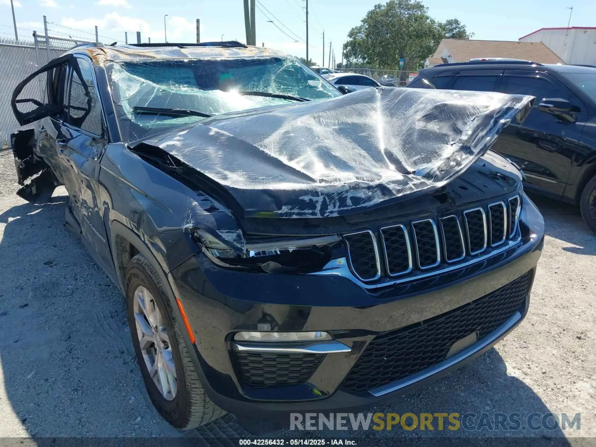 6 Photograph of a damaged car 1C4RJGBG8N8611510 JEEP GRAND CHEROKEE 2022