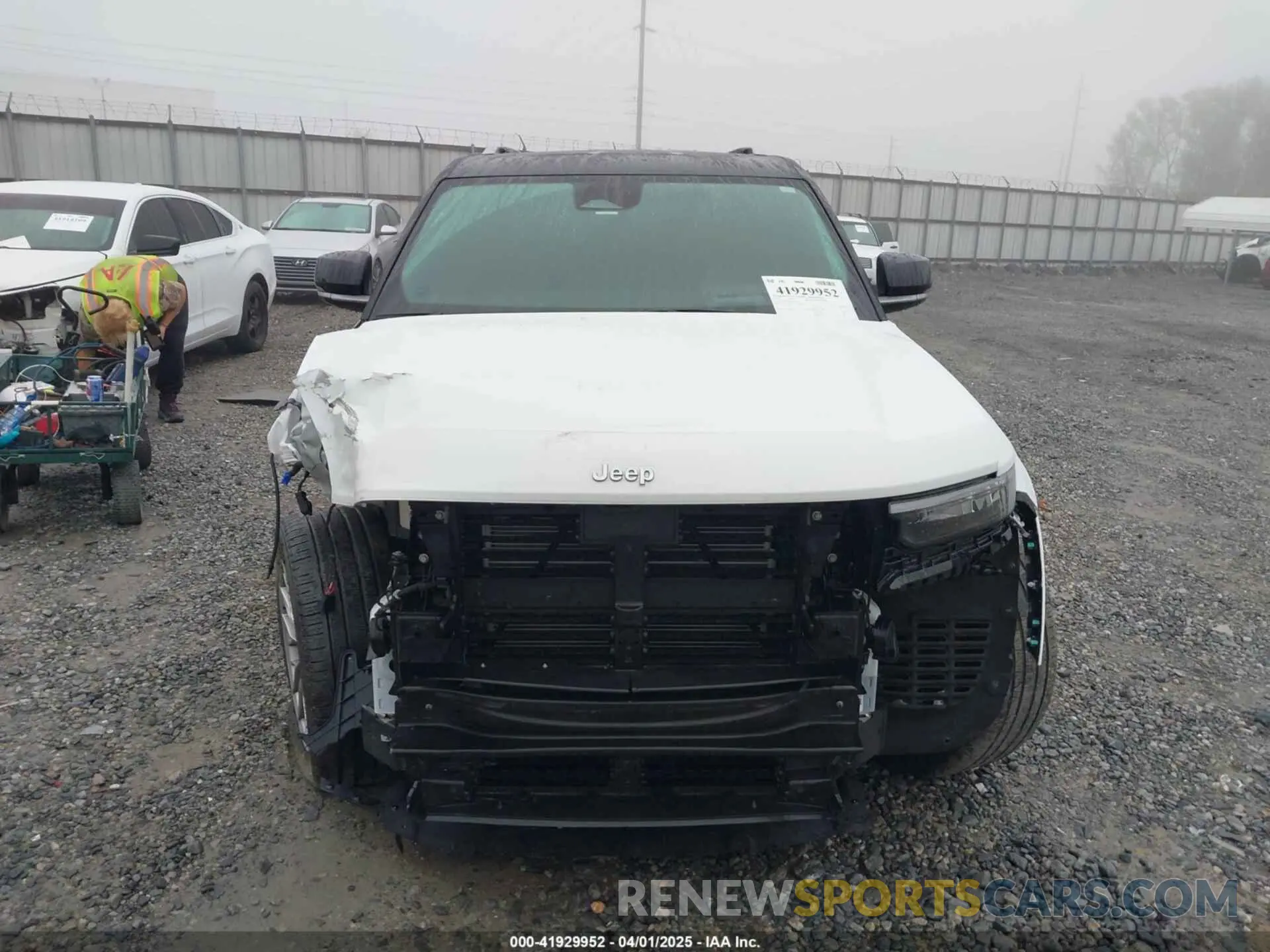 12 Photograph of a damaged car 1C4RJGEG2N8569685 JEEP GRAND CHEROKEE 2022
