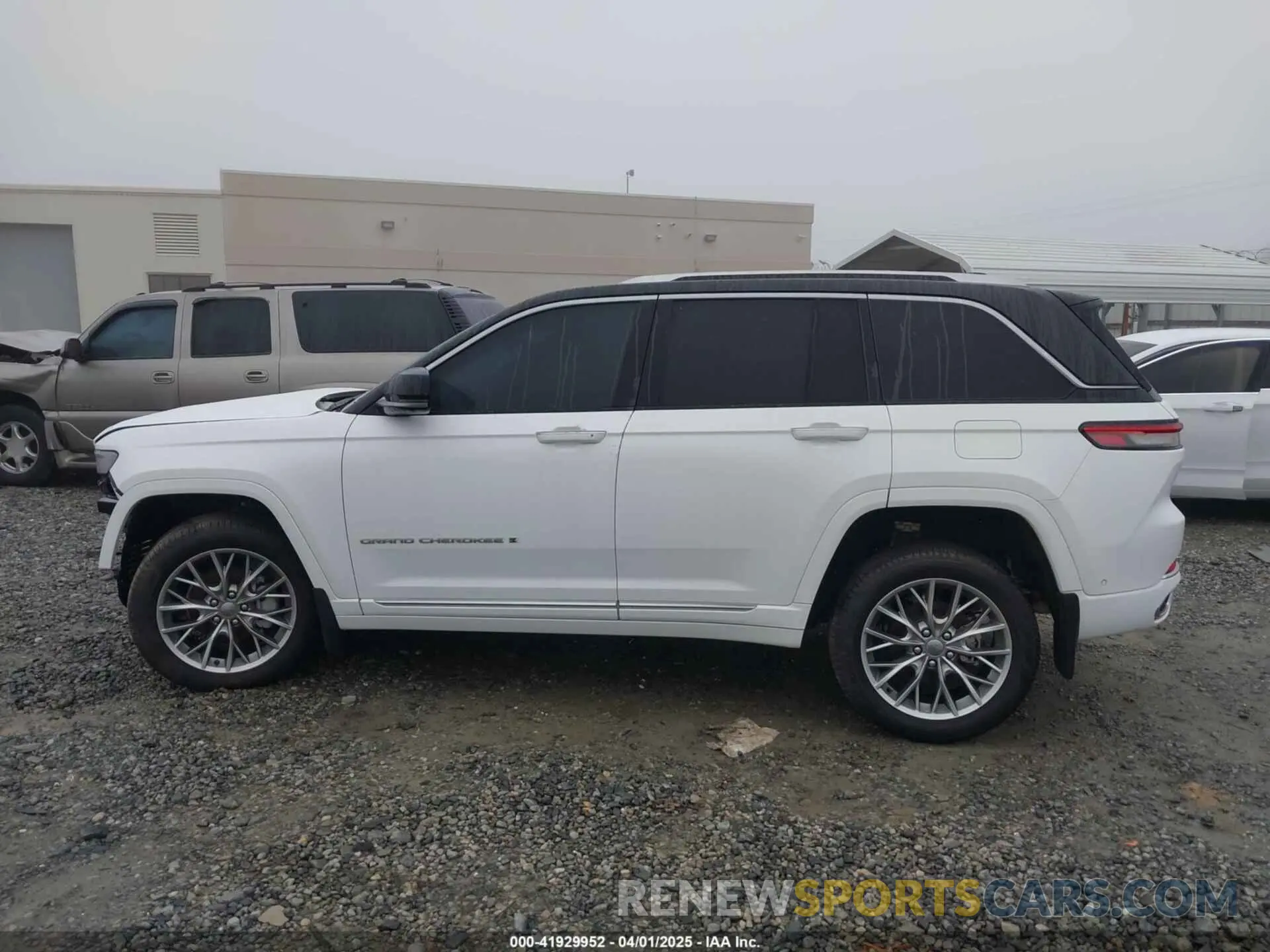 14 Photograph of a damaged car 1C4RJGEG2N8569685 JEEP GRAND CHEROKEE 2022