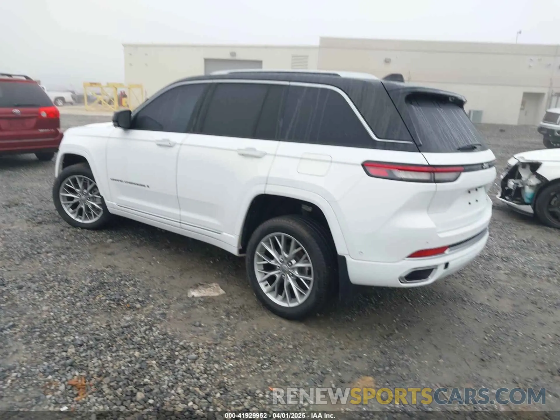 3 Photograph of a damaged car 1C4RJGEG2N8569685 JEEP GRAND CHEROKEE 2022
