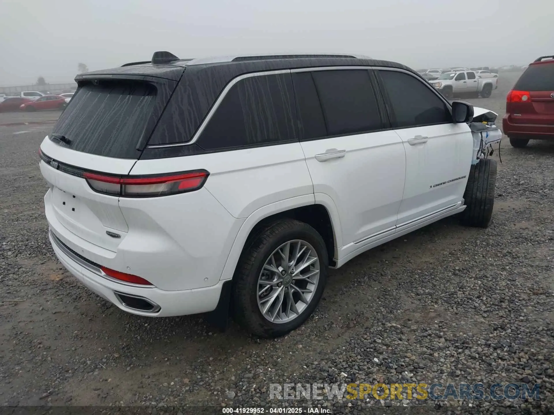 4 Photograph of a damaged car 1C4RJGEG2N8569685 JEEP GRAND CHEROKEE 2022