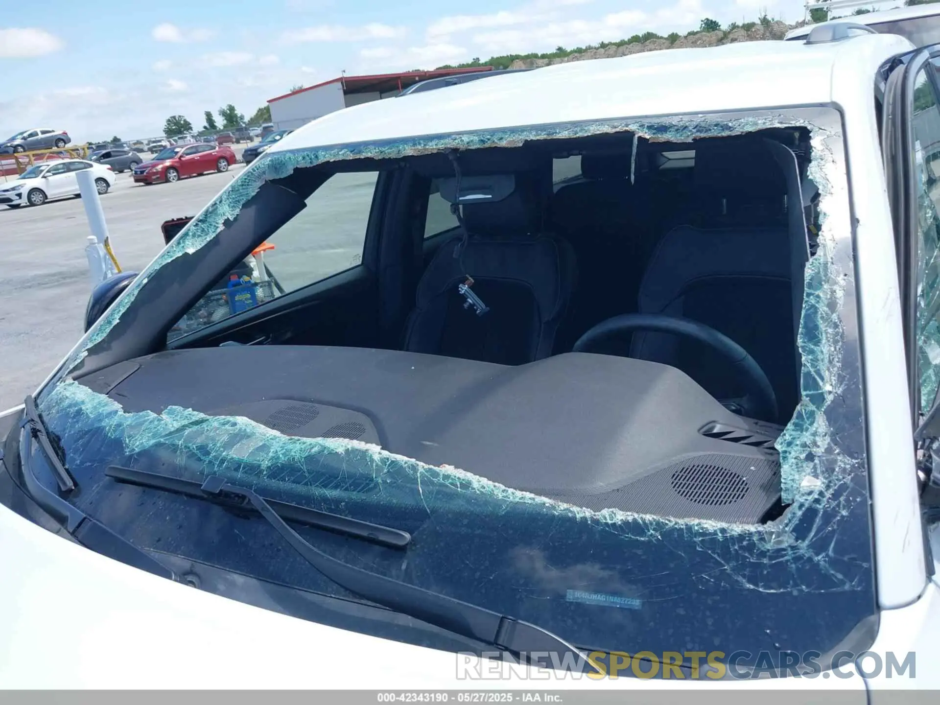 13 Photograph of a damaged car 1C4RJHAG1N8627233 JEEP GRAND CHEROKEE 2022