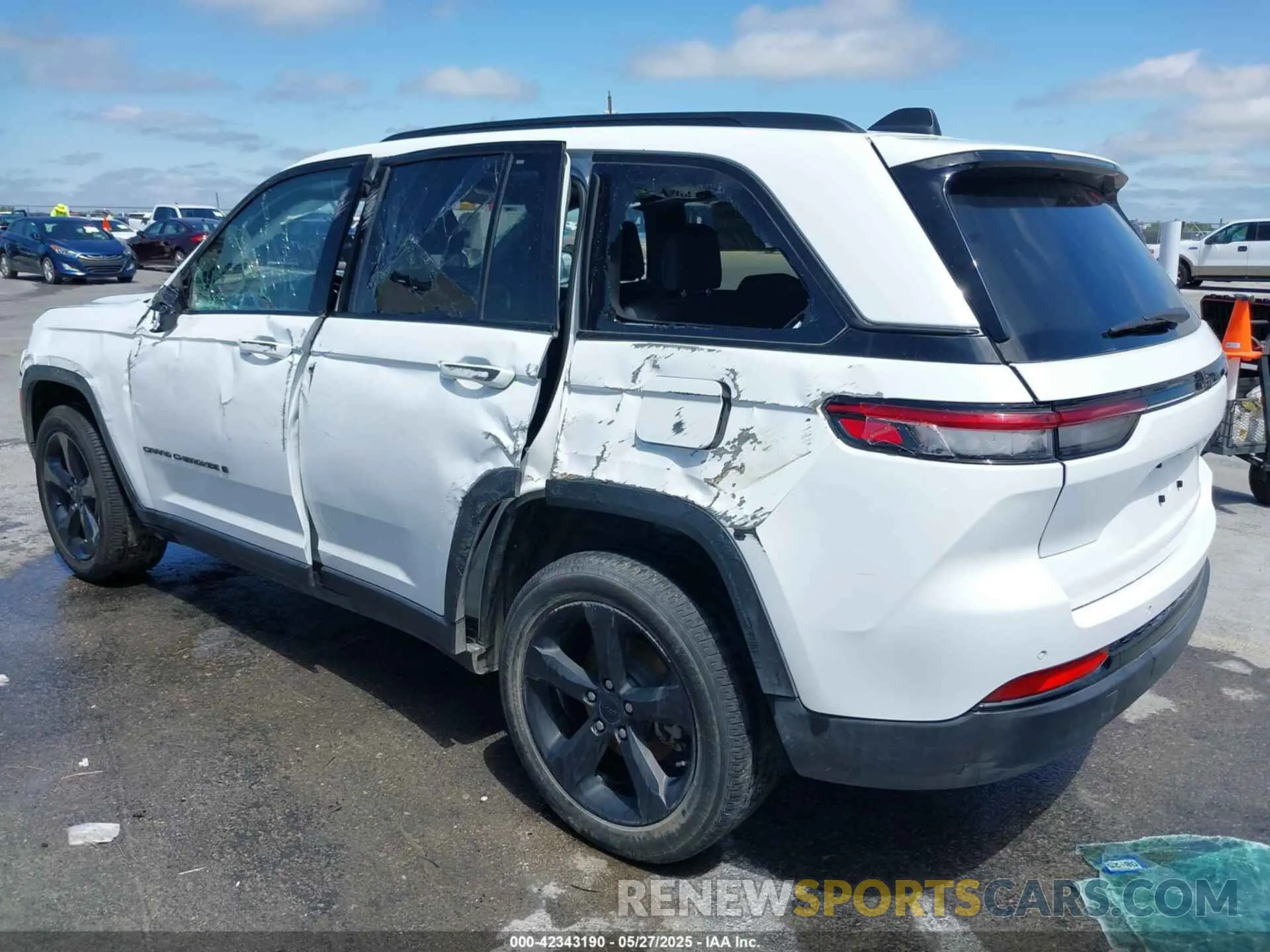3 Photograph of a damaged car 1C4RJHAG1N8627233 JEEP GRAND CHEROKEE 2022