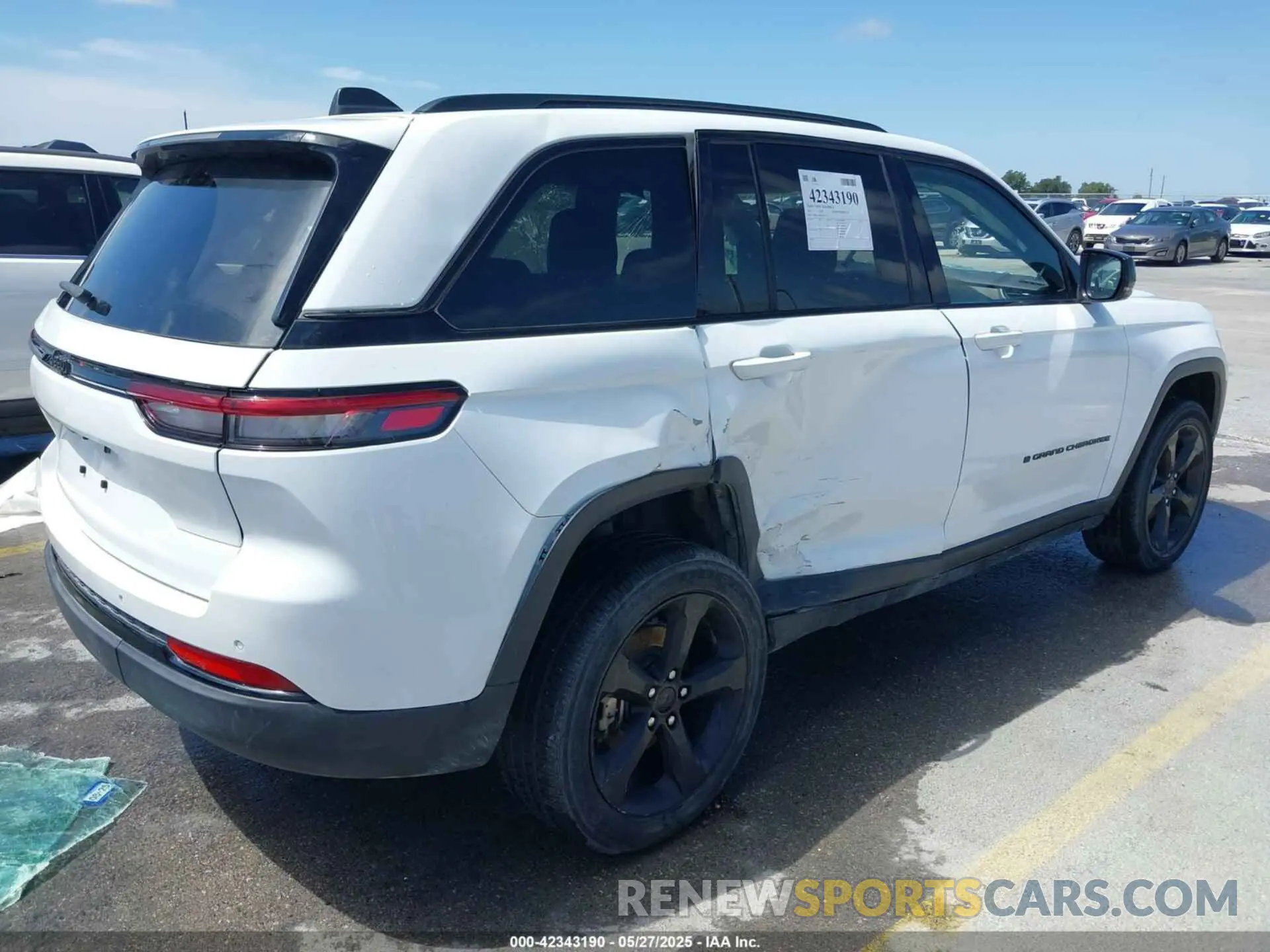 4 Photograph of a damaged car 1C4RJHAG1N8627233 JEEP GRAND CHEROKEE 2022