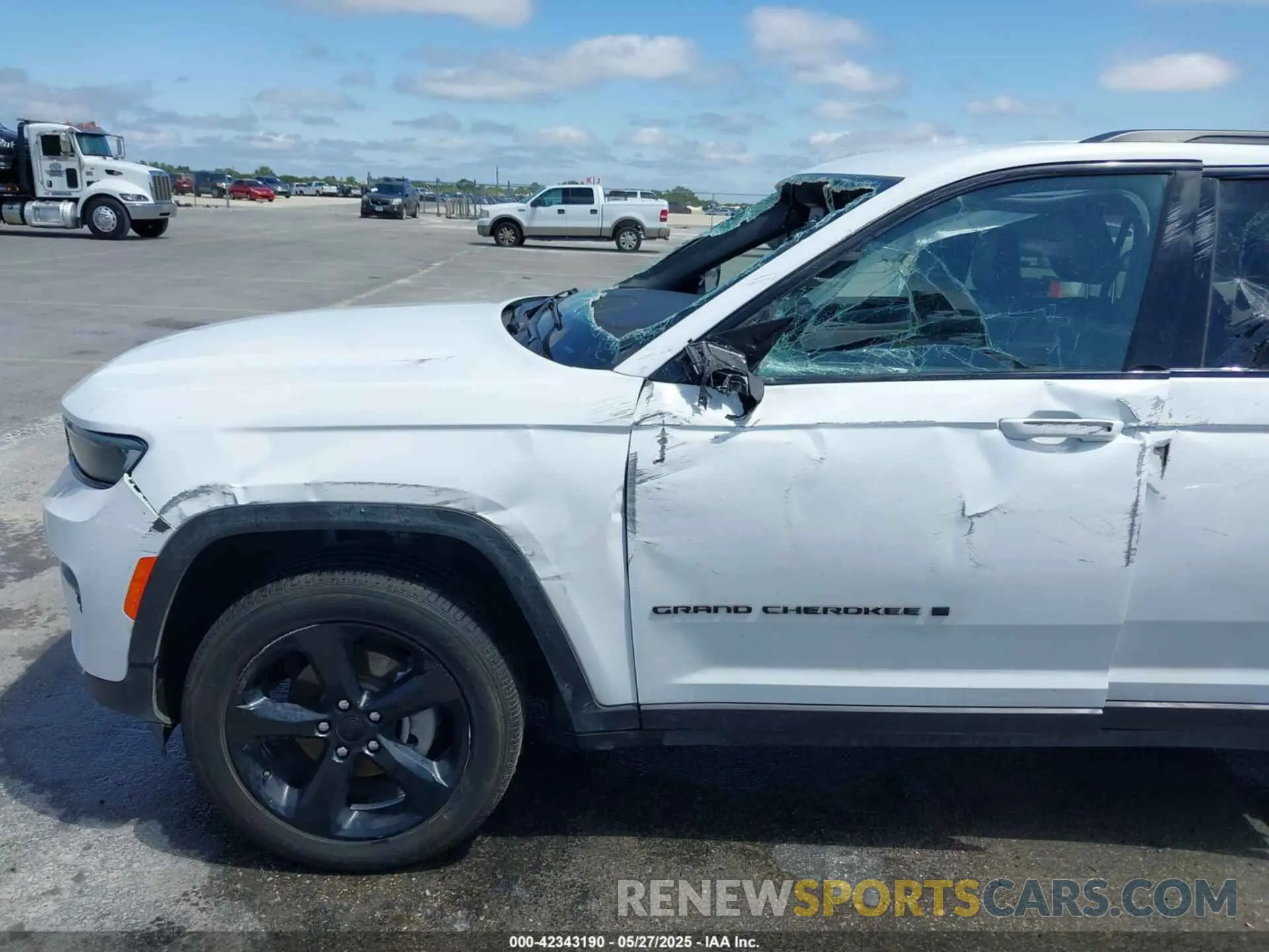 6 Photograph of a damaged car 1C4RJHAG1N8627233 JEEP GRAND CHEROKEE 2022