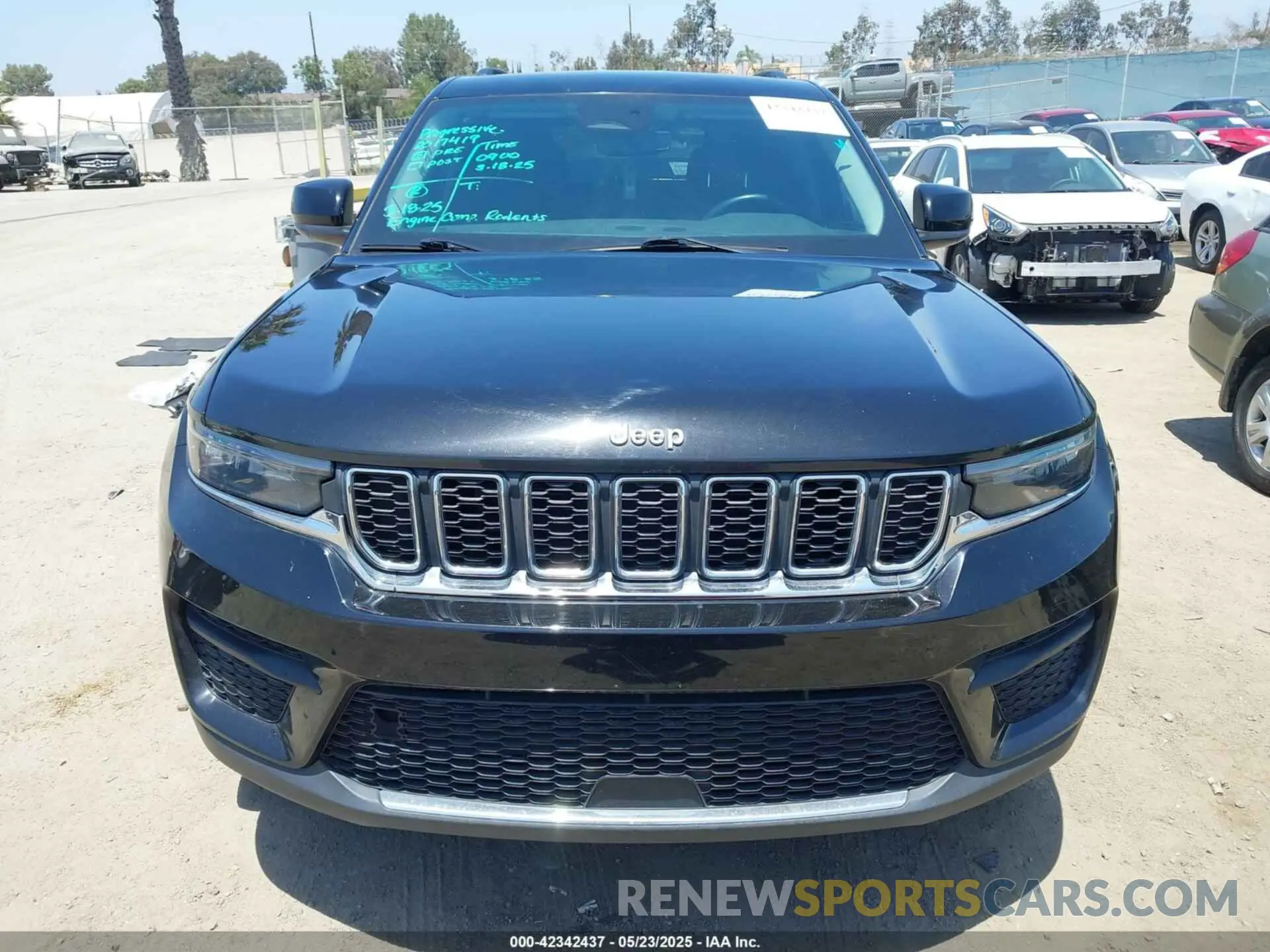 12 Photograph of a damaged car 1C4RJHAG6N8572407 JEEP GRAND CHEROKEE 2022