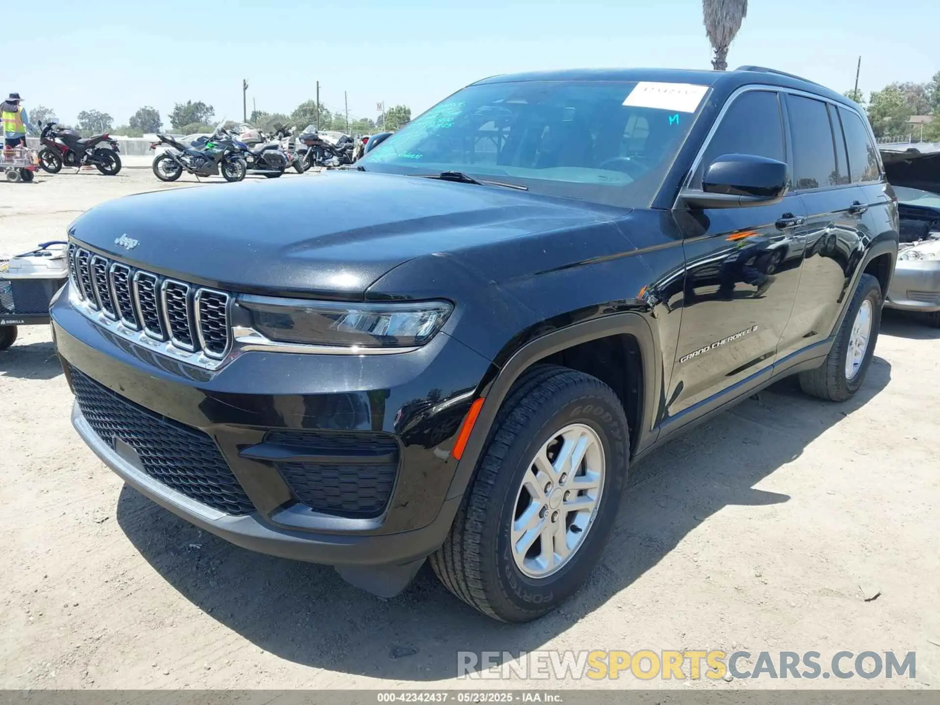 2 Photograph of a damaged car 1C4RJHAG6N8572407 JEEP GRAND CHEROKEE 2022