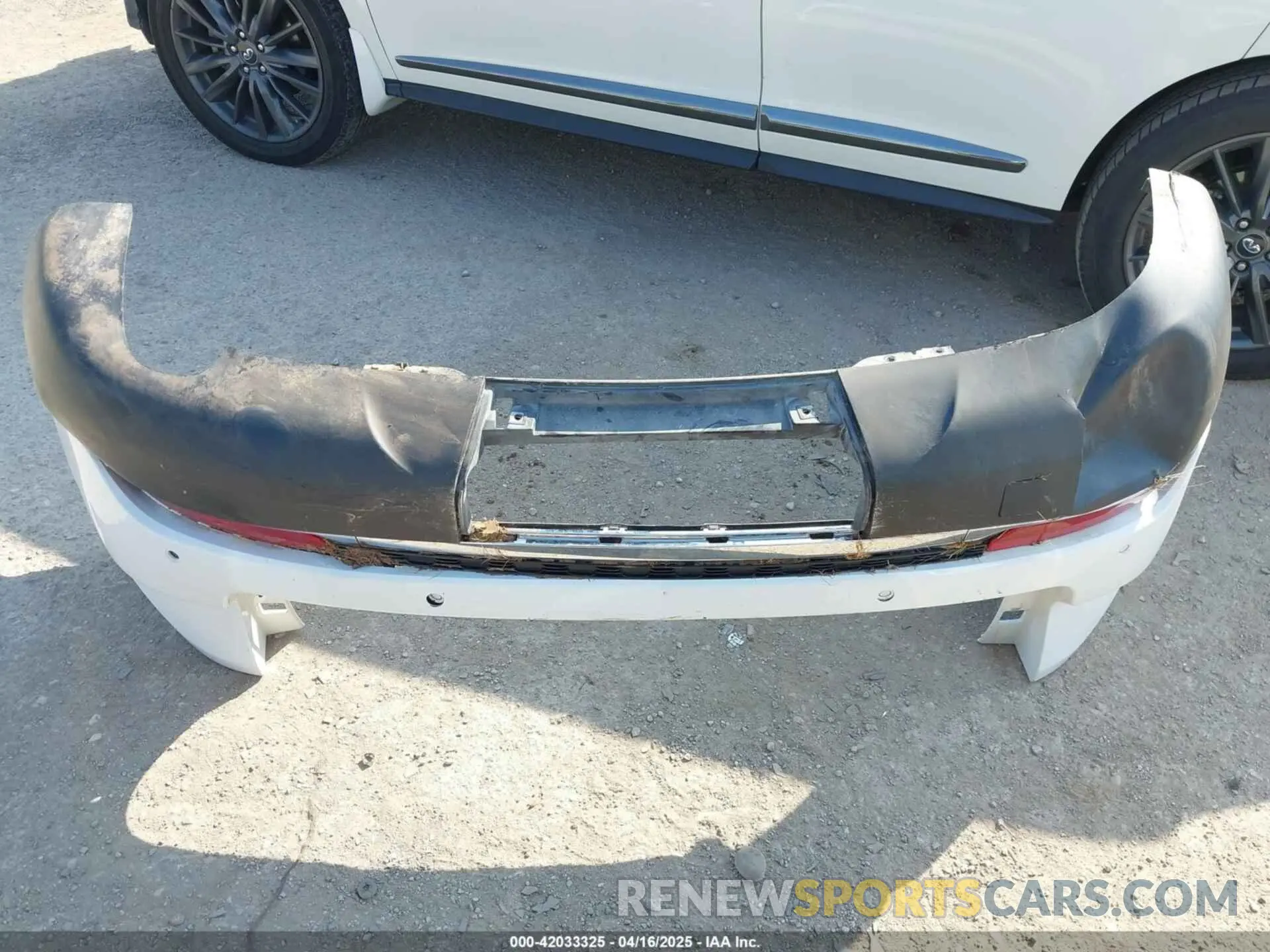 12 Photograph of a damaged car 1C4RJHAG8N8597860 JEEP GRAND CHEROKEE 2022
