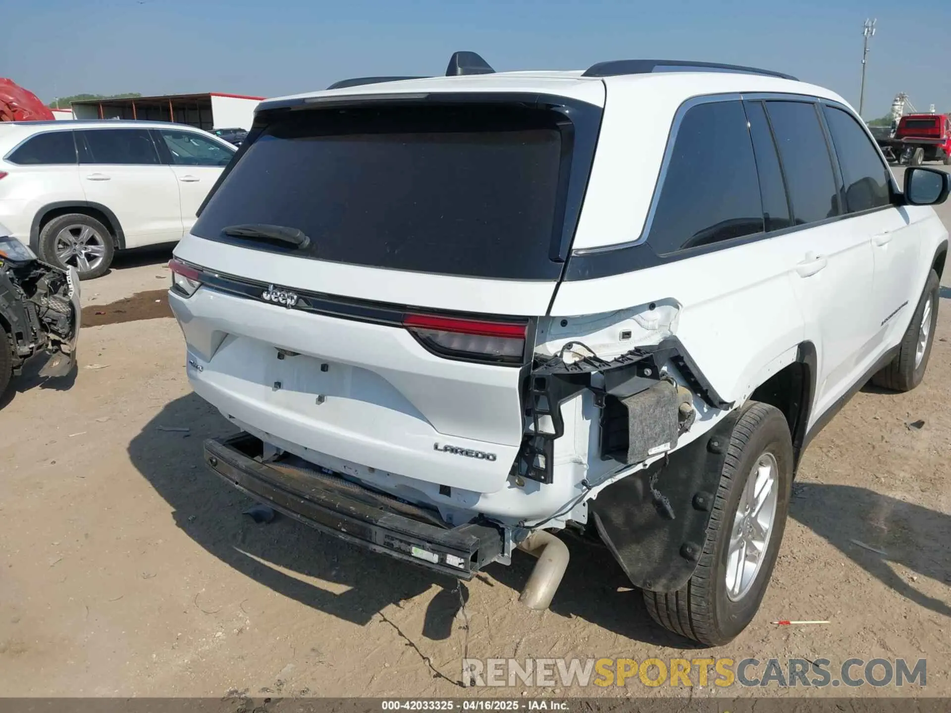 6 Photograph of a damaged car 1C4RJHAG8N8597860 JEEP GRAND CHEROKEE 2022