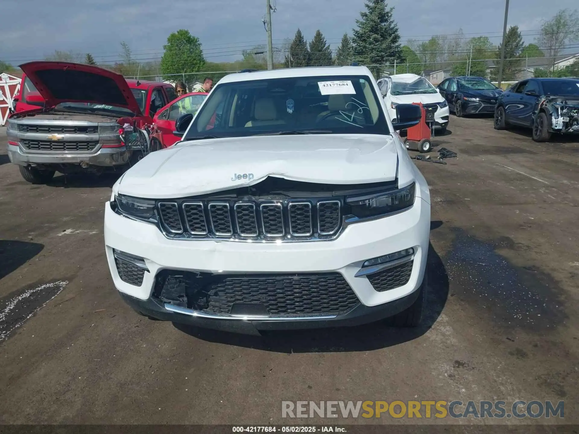 12 Photograph of a damaged car 1C4RJHBG0N8521421 JEEP GRAND CHEROKEE 2022