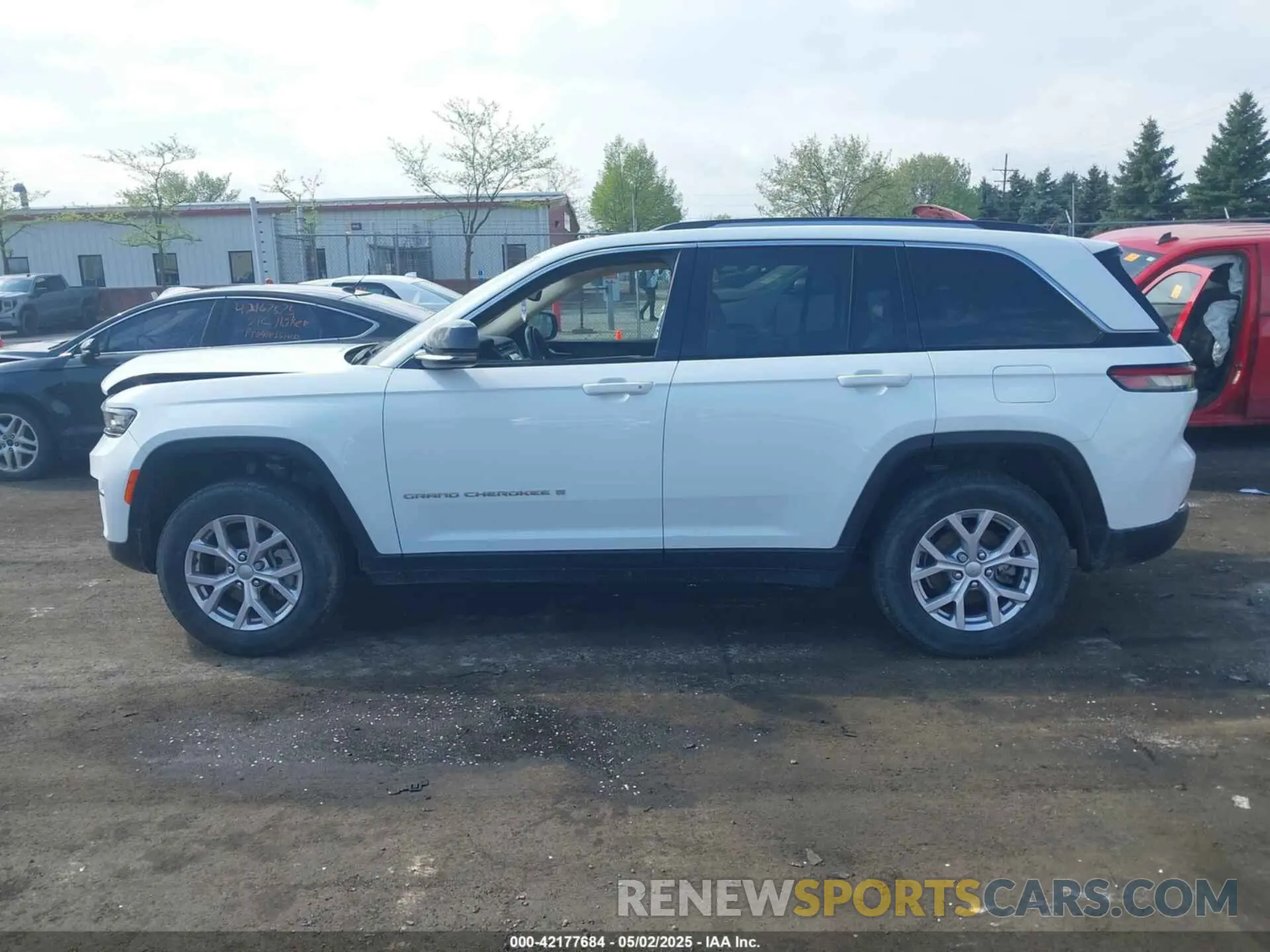 14 Photograph of a damaged car 1C4RJHBG0N8521421 JEEP GRAND CHEROKEE 2022