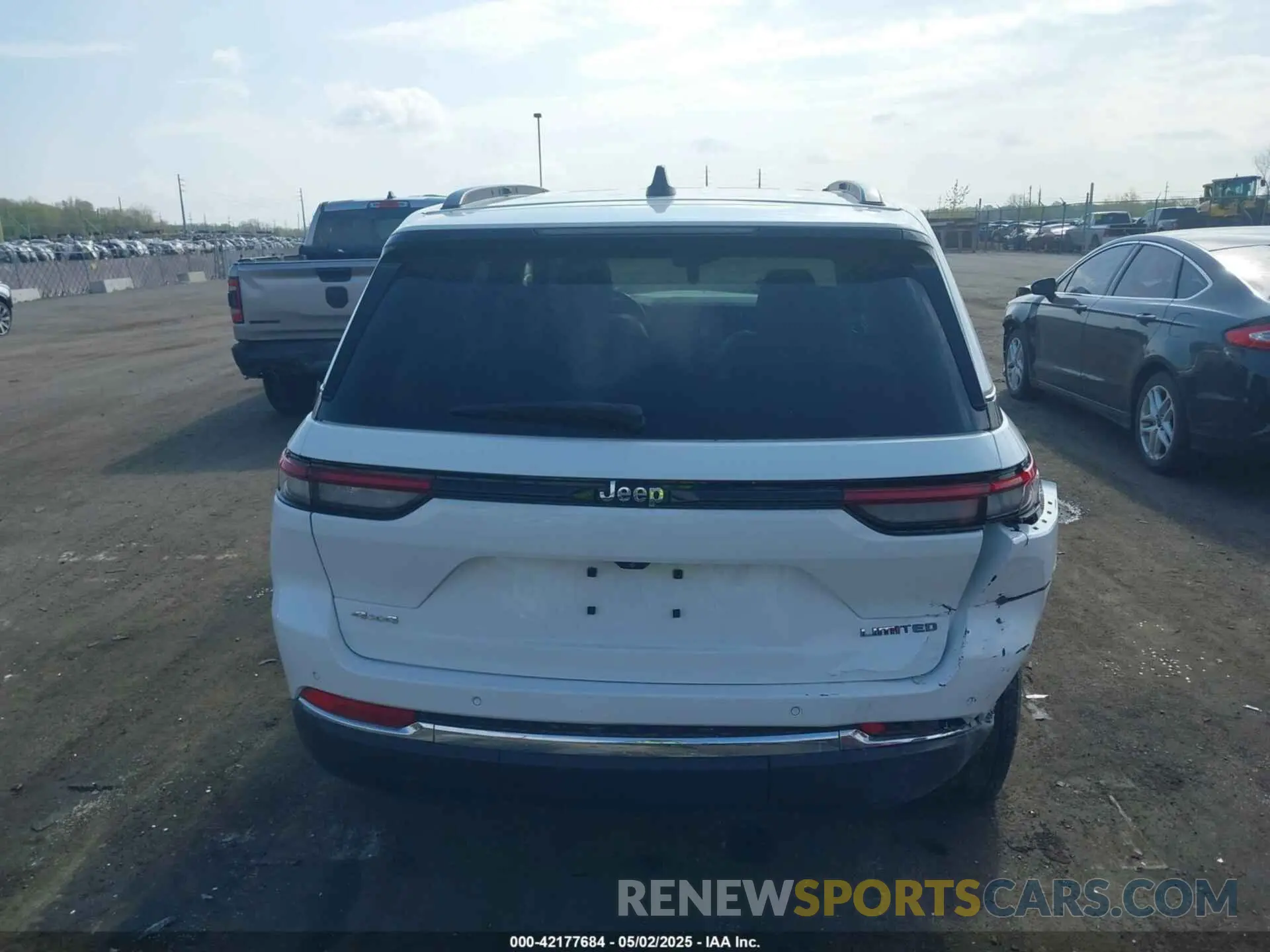 16 Photograph of a damaged car 1C4RJHBG0N8521421 JEEP GRAND CHEROKEE 2022