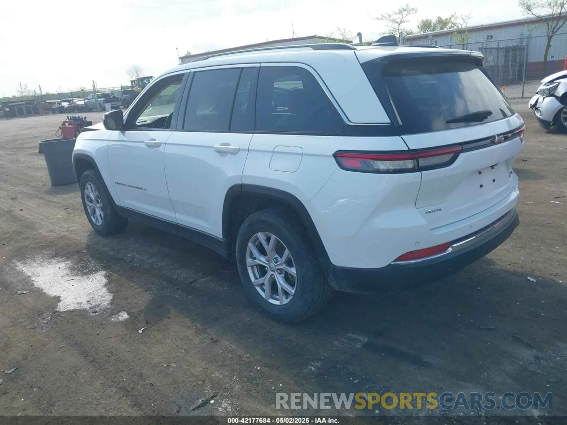 3 Photograph of a damaged car 1C4RJHBG0N8521421 JEEP GRAND CHEROKEE 2022