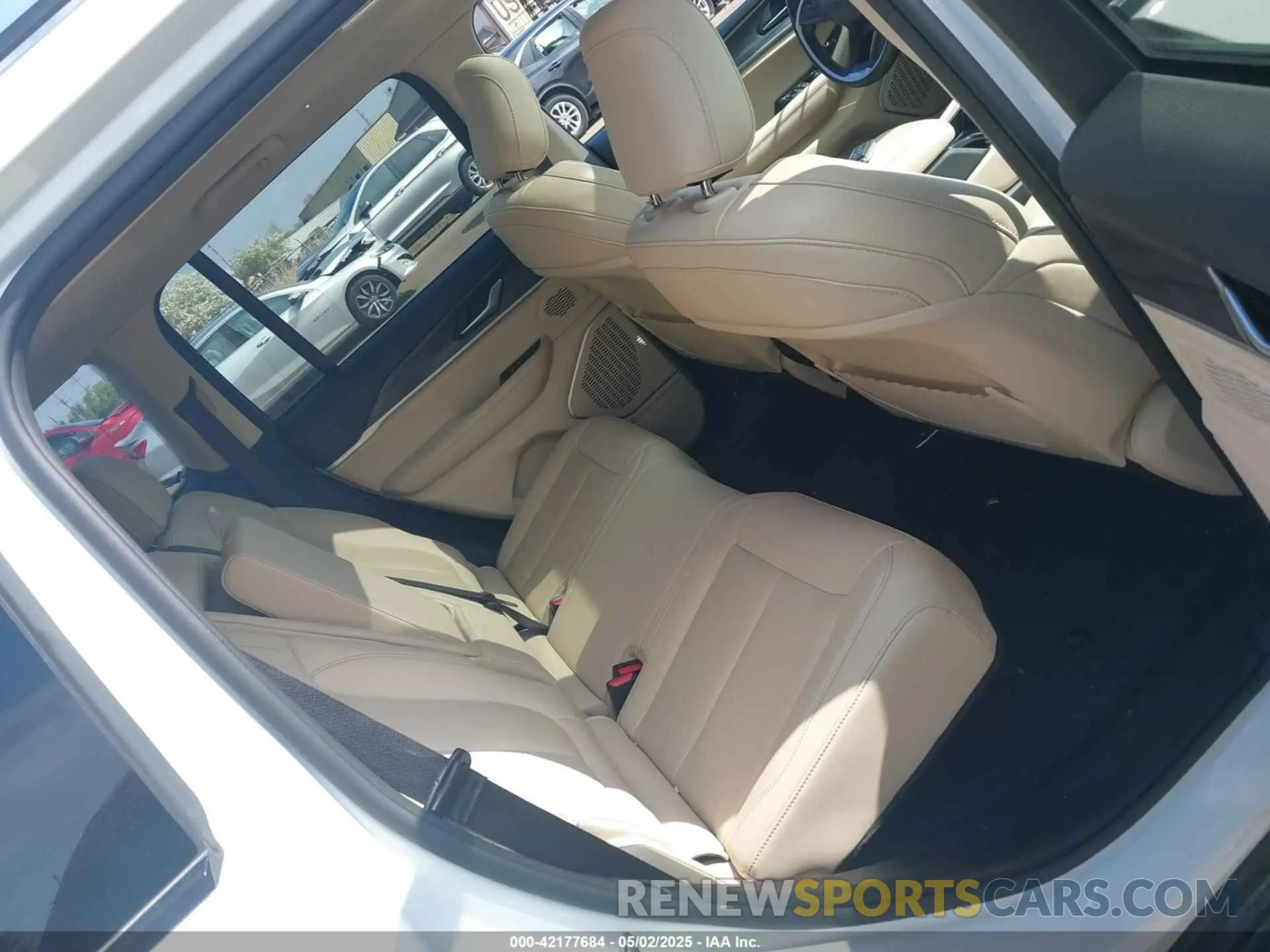 8 Photograph of a damaged car 1C4RJHBG0N8521421 JEEP GRAND CHEROKEE 2022