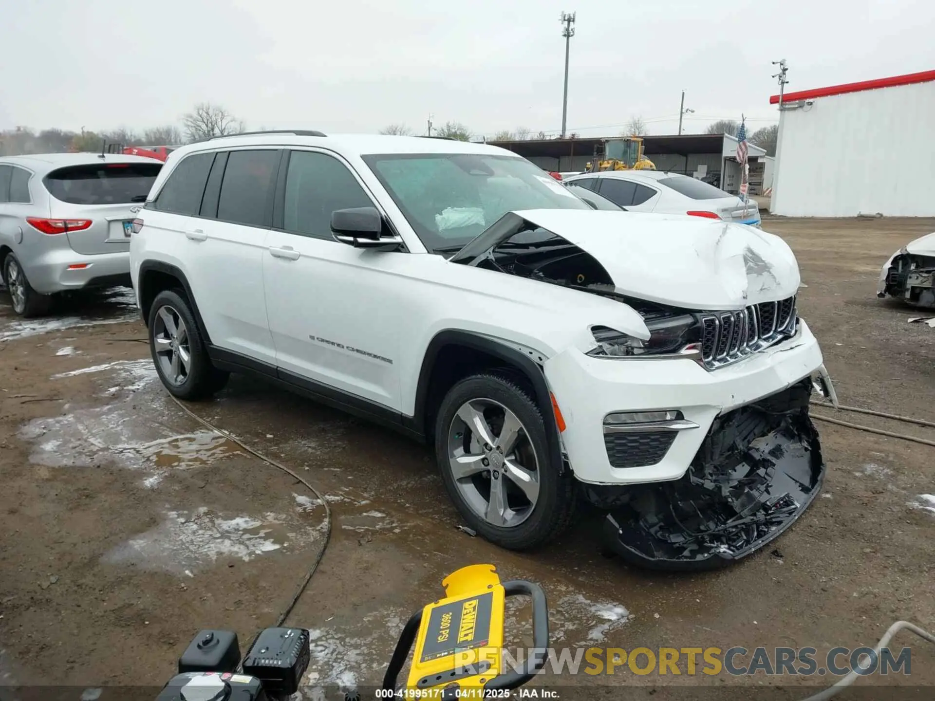 1 Photograph of a damaged car 1C4RJHBG1N8592711 JEEP GRAND CHEROKEE 2022