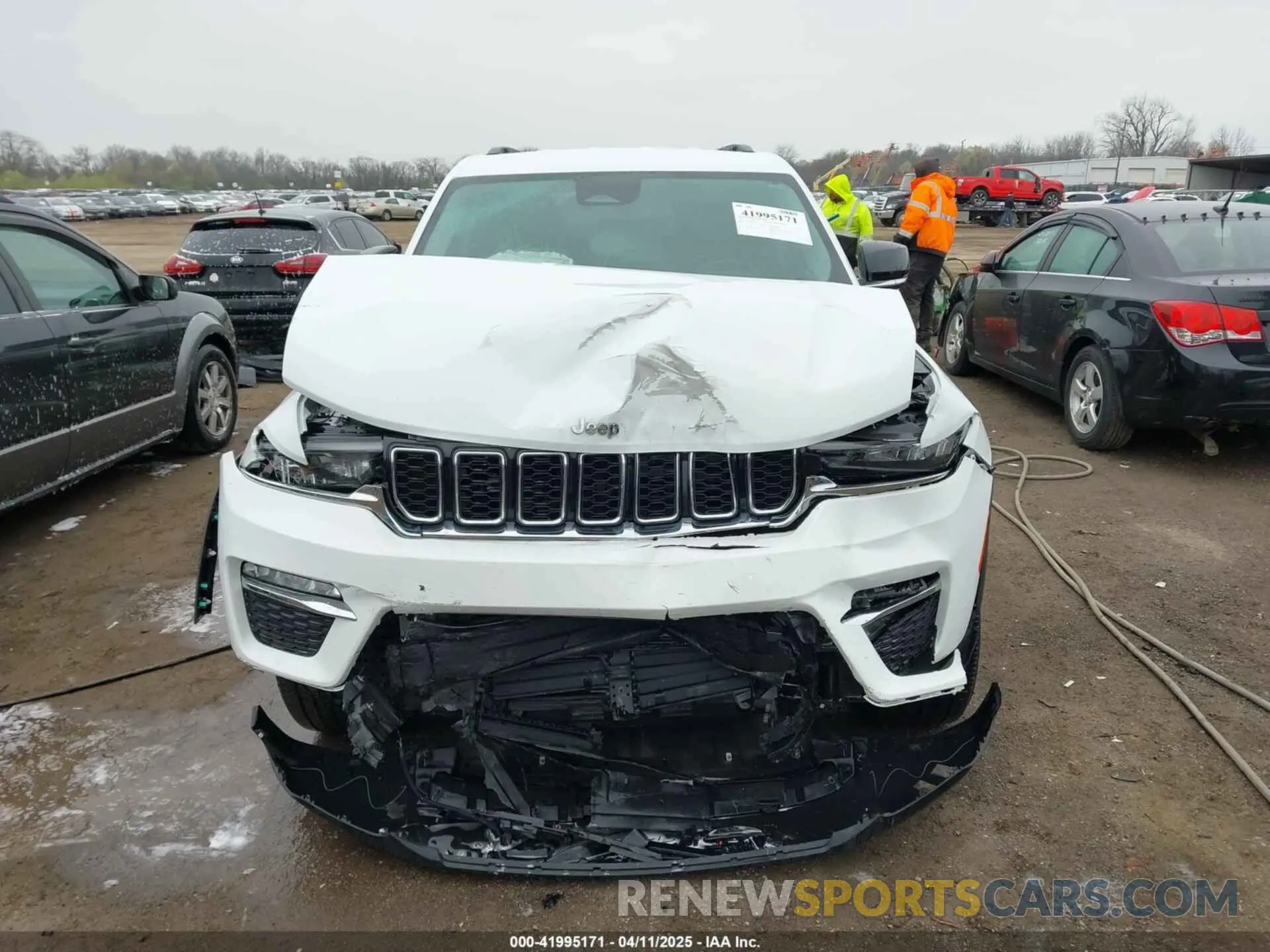 12 Photograph of a damaged car 1C4RJHBG1N8592711 JEEP GRAND CHEROKEE 2022