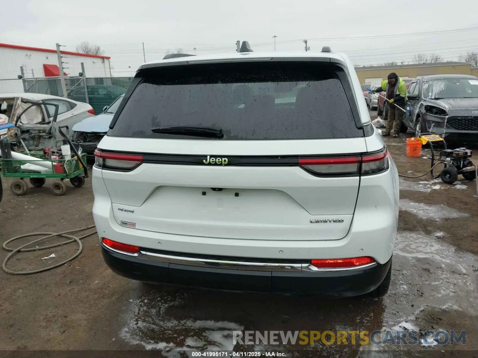 16 Photograph of a damaged car 1C4RJHBG1N8592711 JEEP GRAND CHEROKEE 2022