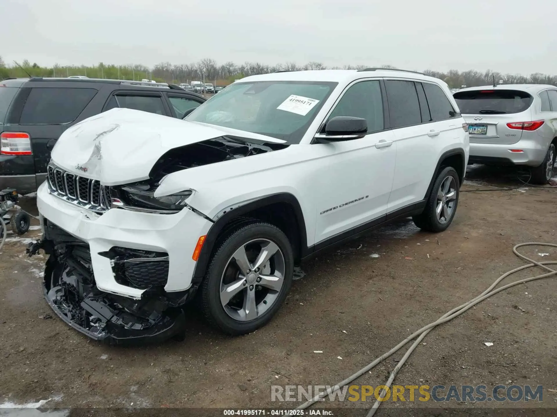2 Photograph of a damaged car 1C4RJHBG1N8592711 JEEP GRAND CHEROKEE 2022