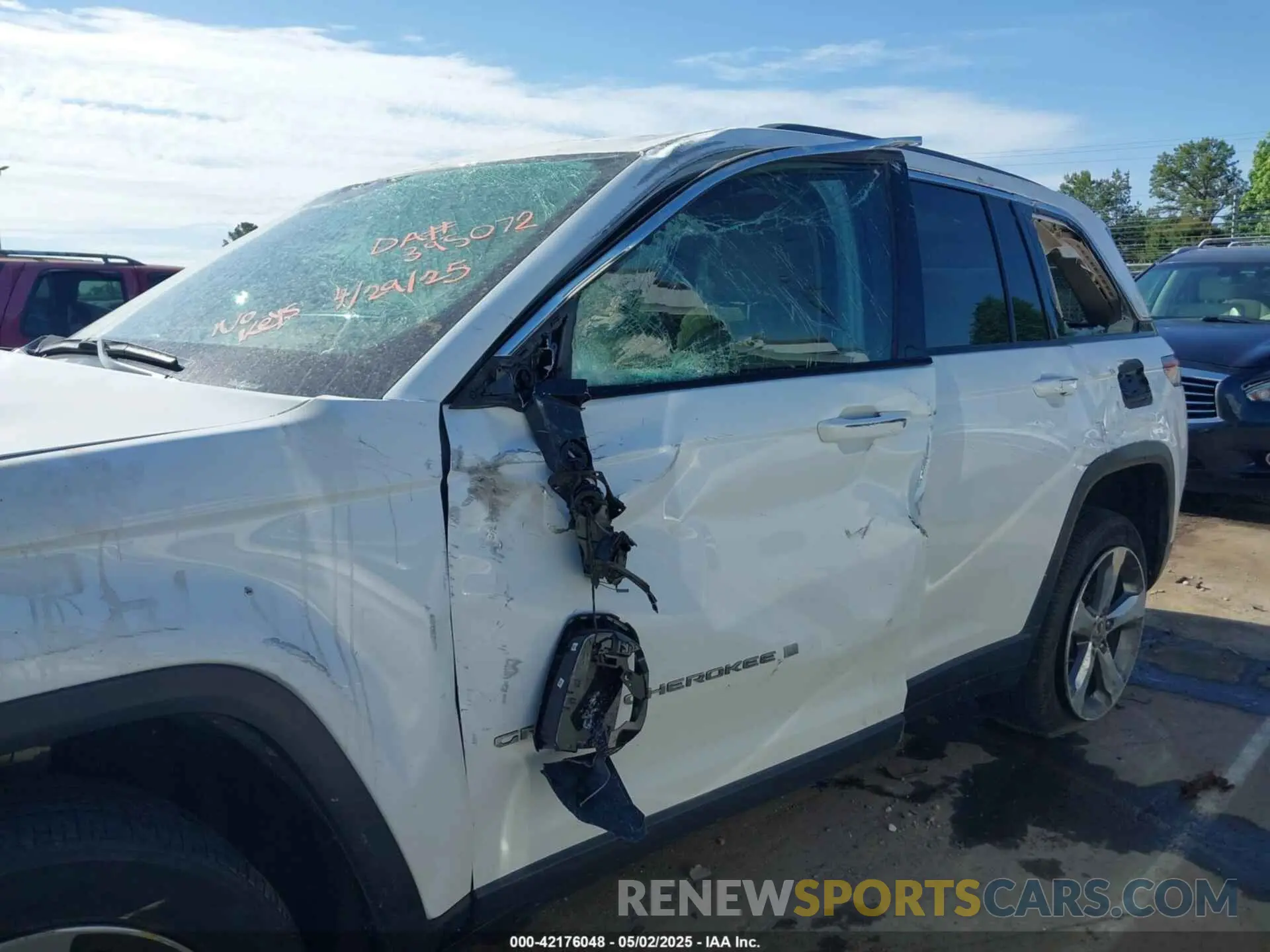 13 Photograph of a damaged car 1C4RJHBG3N8540707 JEEP GRAND CHEROKEE 2022