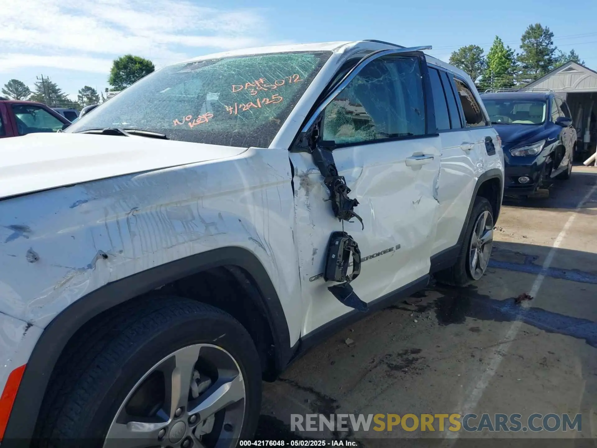 16 Photograph of a damaged car 1C4RJHBG3N8540707 JEEP GRAND CHEROKEE 2022
