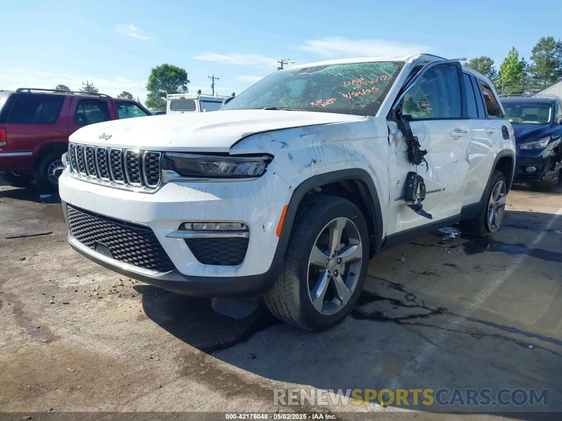 2 Photograph of a damaged car 1C4RJHBG3N8540707 JEEP GRAND CHEROKEE 2022