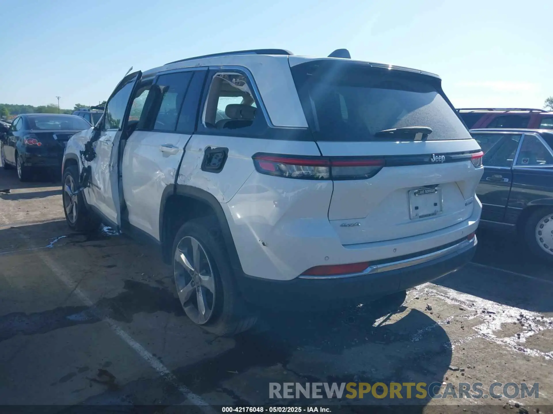 3 Photograph of a damaged car 1C4RJHBG3N8540707 JEEP GRAND CHEROKEE 2022