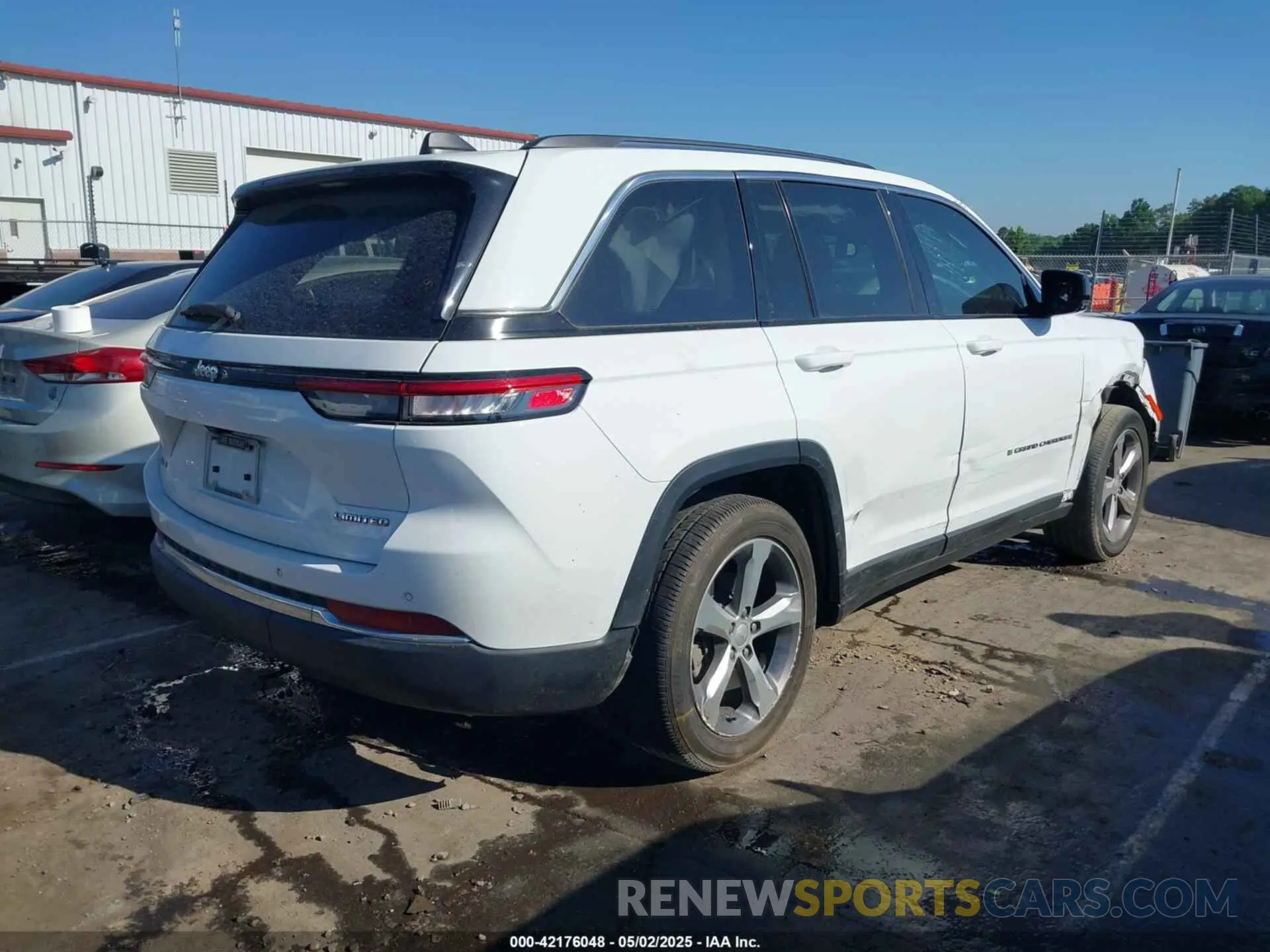 4 Photograph of a damaged car 1C4RJHBG3N8540707 JEEP GRAND CHEROKEE 2022