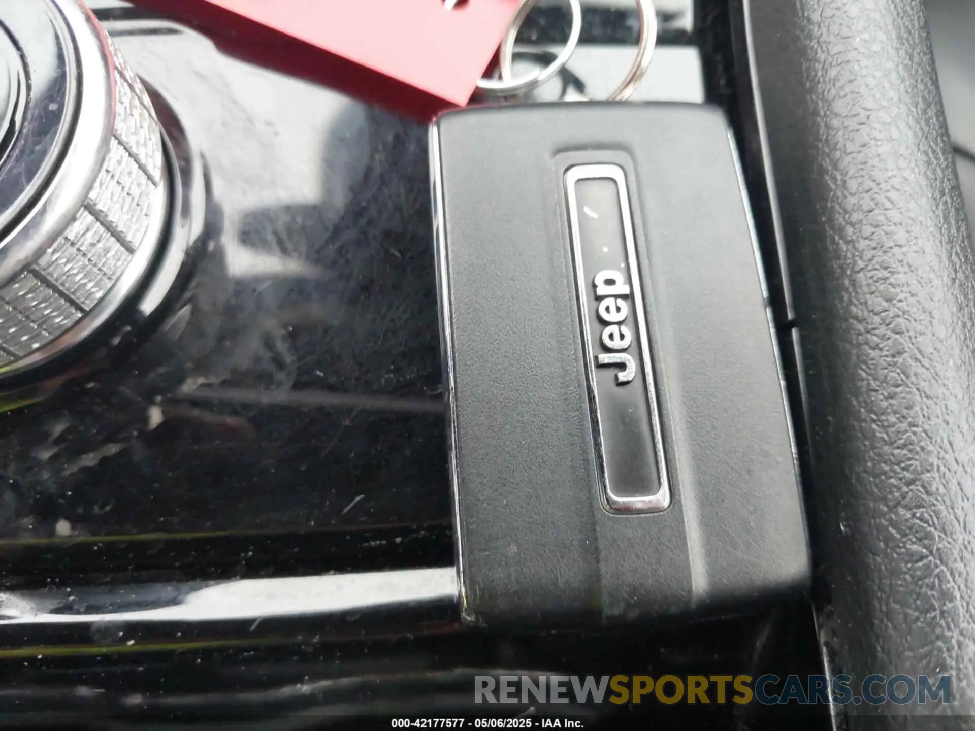 11 Photograph of a damaged car 1C4RJHBG7N8524199 JEEP GRAND CHEROKEE 2022