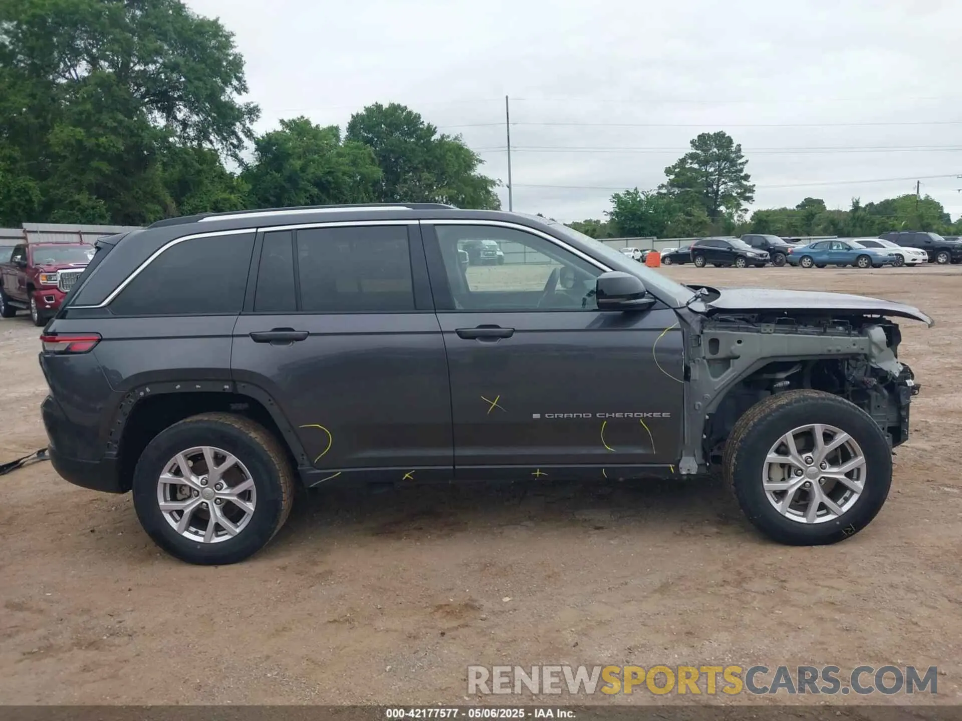 14 Photograph of a damaged car 1C4RJHBG7N8524199 JEEP GRAND CHEROKEE 2022