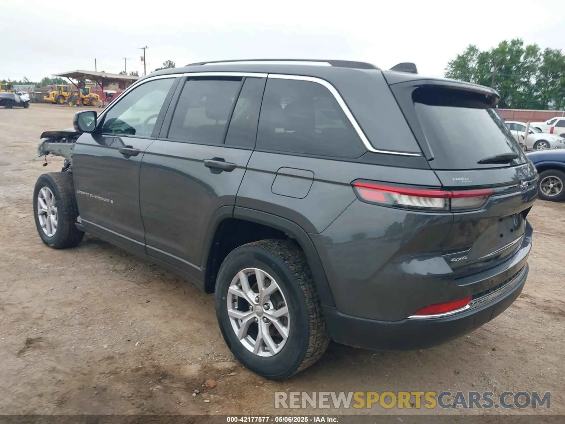 3 Photograph of a damaged car 1C4RJHBG7N8524199 JEEP GRAND CHEROKEE 2022